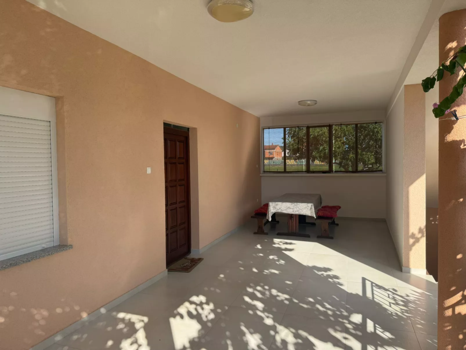 Appartement mit überdachter Terrasse-Buiten