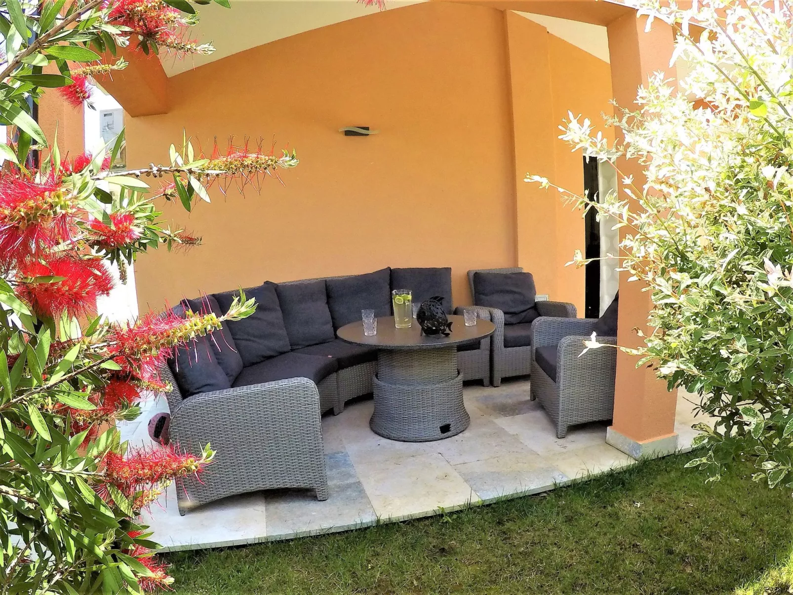 Ferienvilla mit Garten, Grill und Terrasse-Binnen