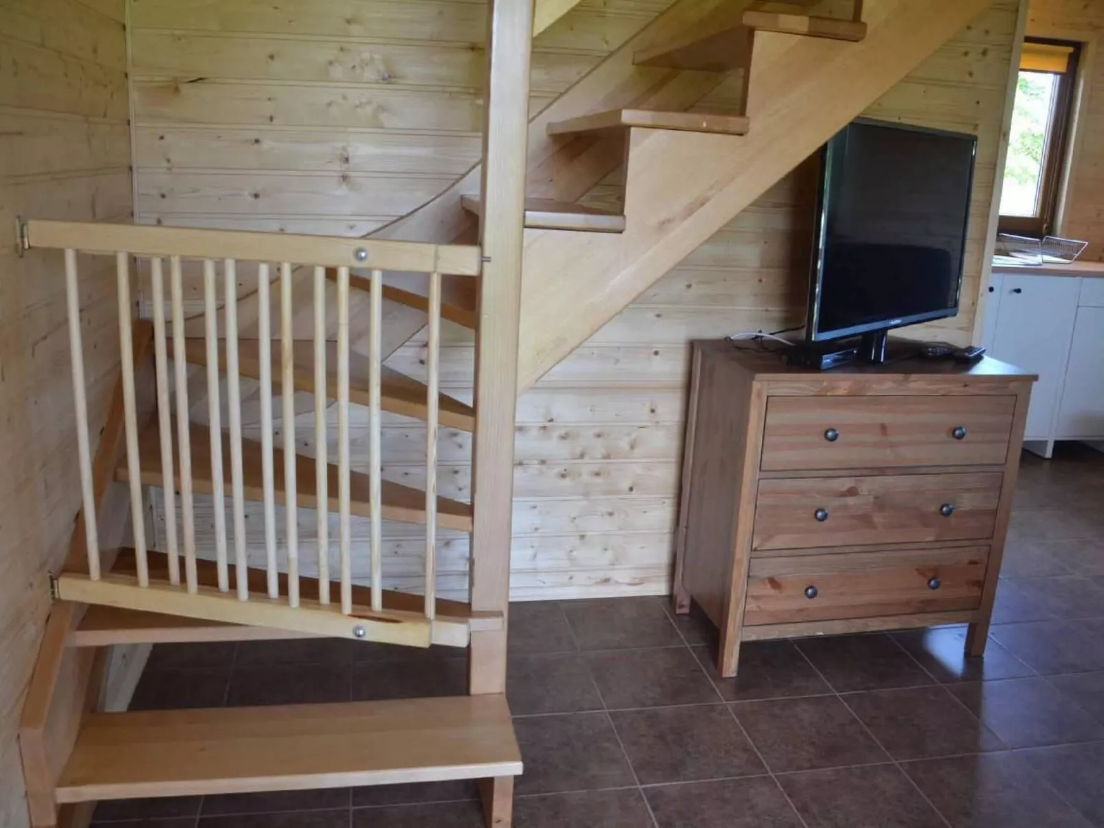 Modernes Ferienhaus in Biebrowo mit Grill, Garten und Terrasse-Binnen