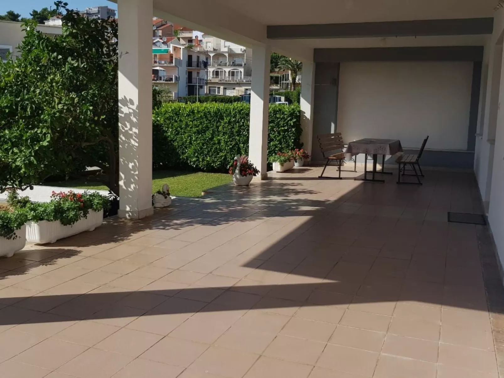 Strandnahe Wohnung mit großer Terrasse-Buiten