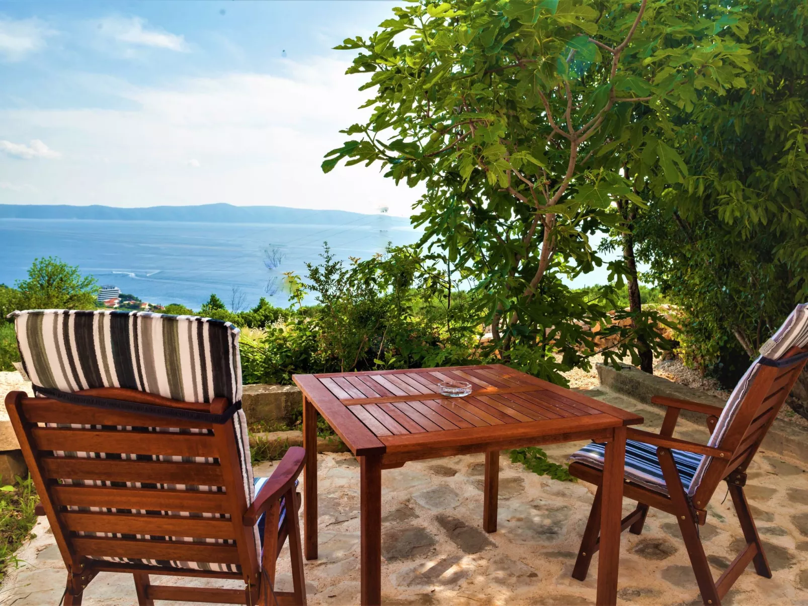 Wunderschöne Steinvilla mit tollem Ausblick-Buiten