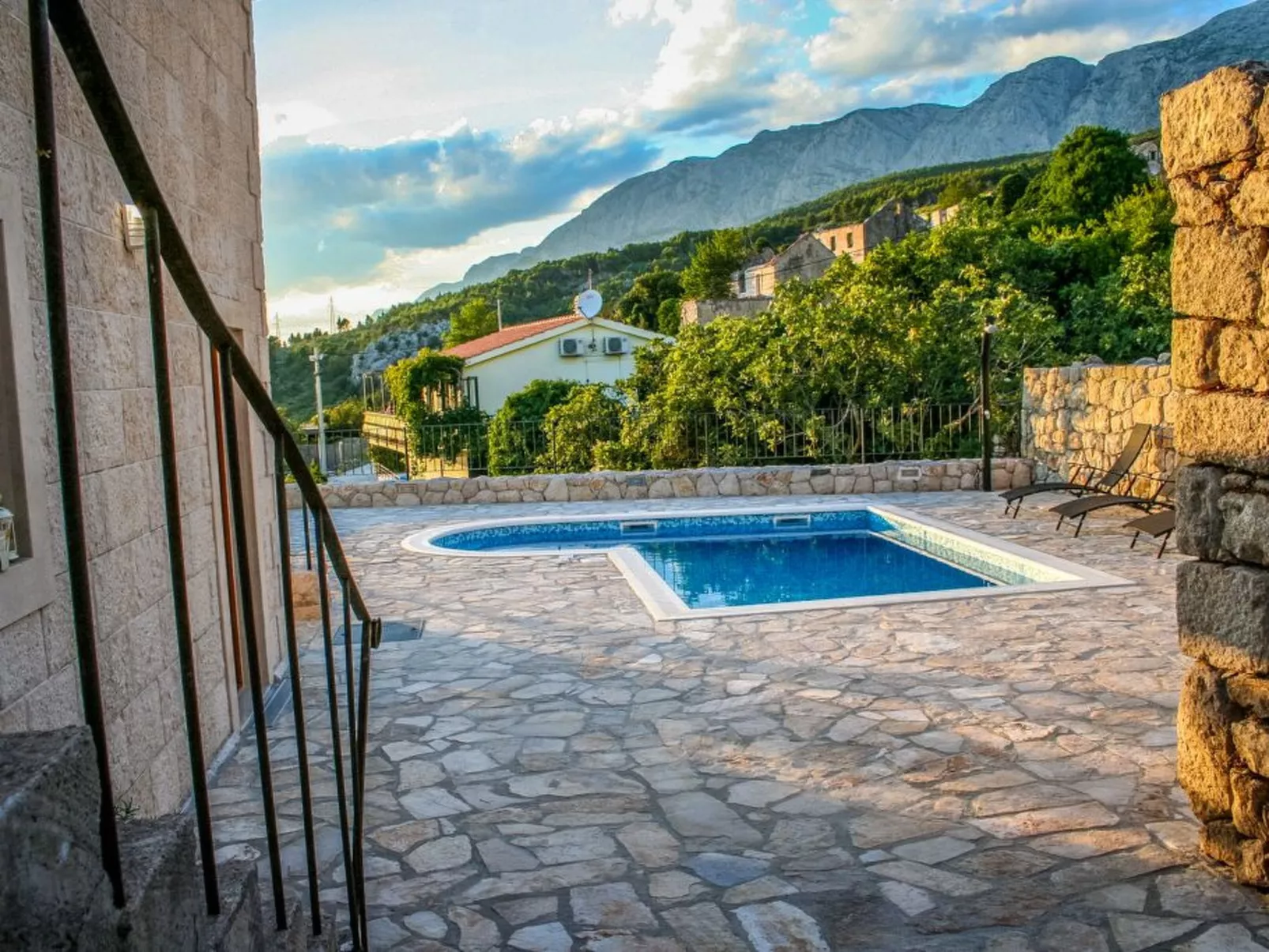 Mit Blick auf das Wasser-Buiten