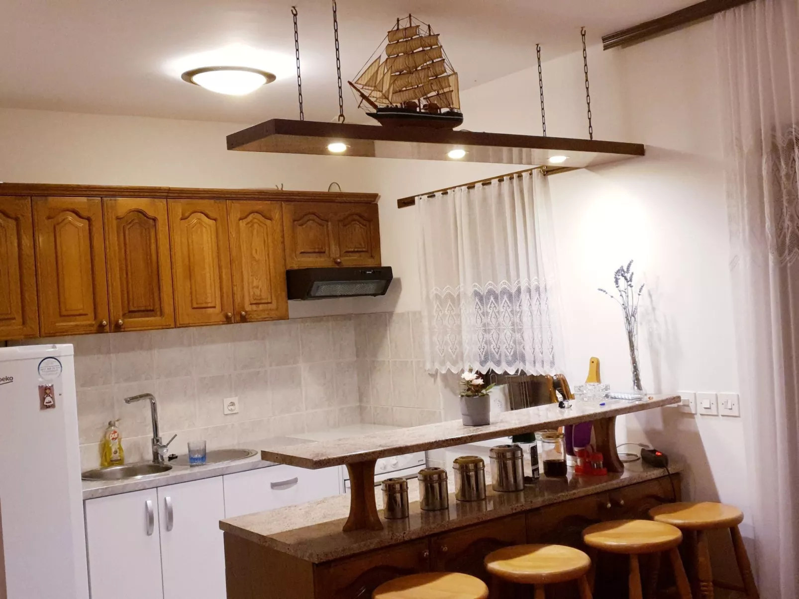 ''Adriana R.''-Binnen