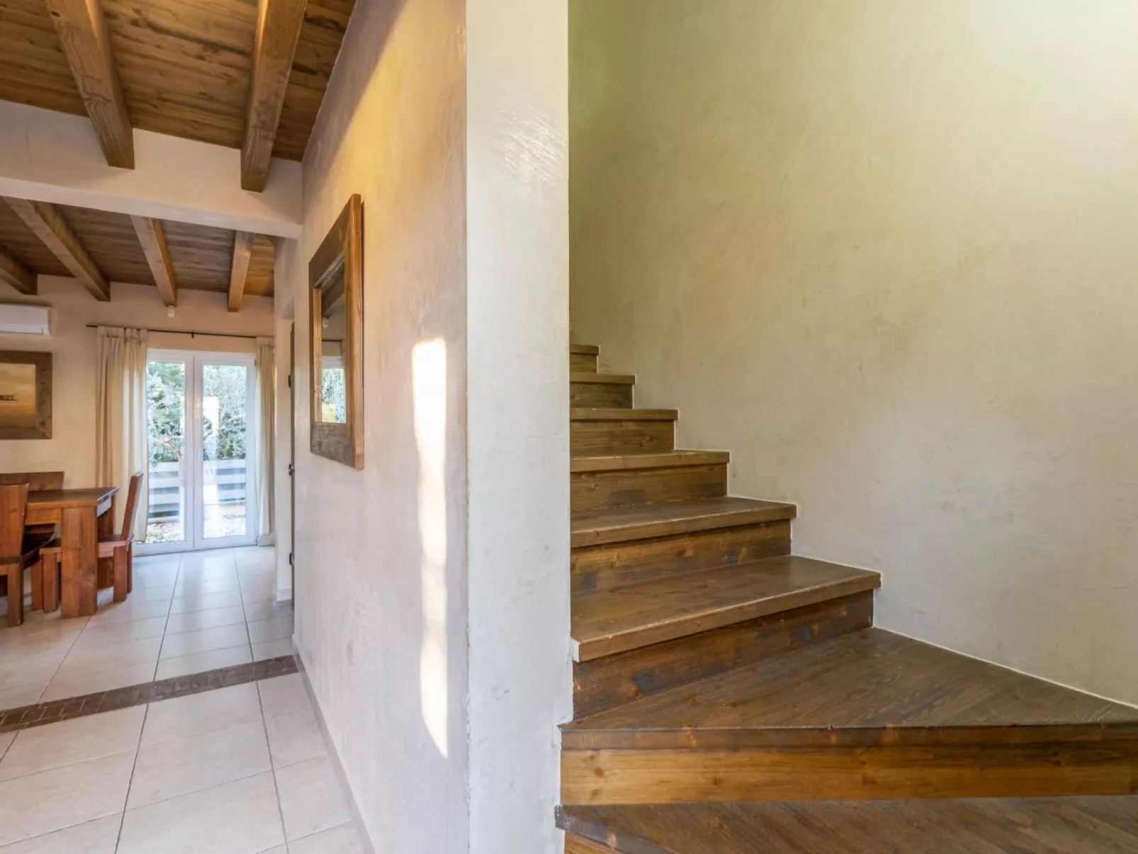 Villa Nocciola mit 6 Schlafzimmern in Meeresnähe-Binnen