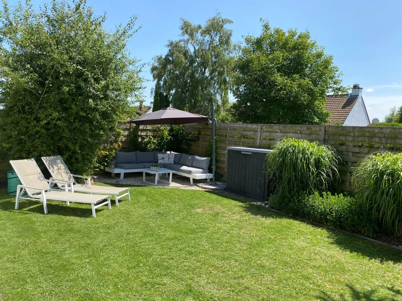 Zonneweelde bei Dünen und Wald-Buiten