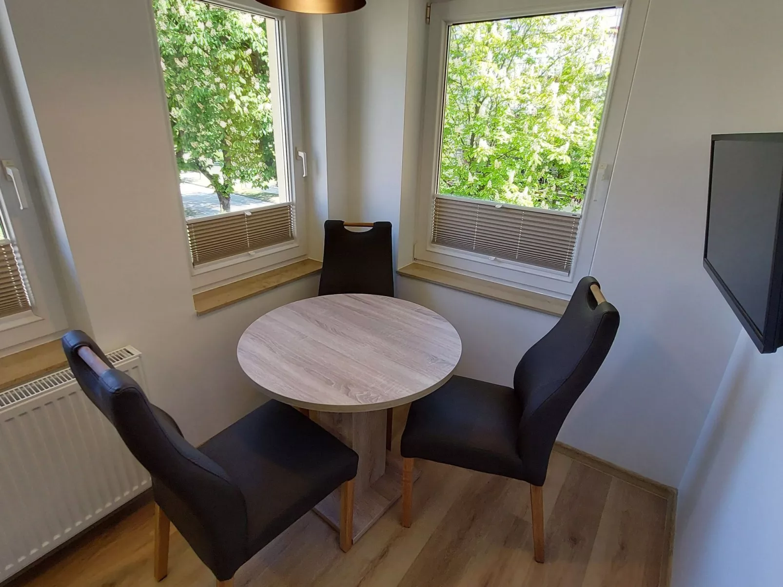 Mit eigenem Parkplatz-Binnen