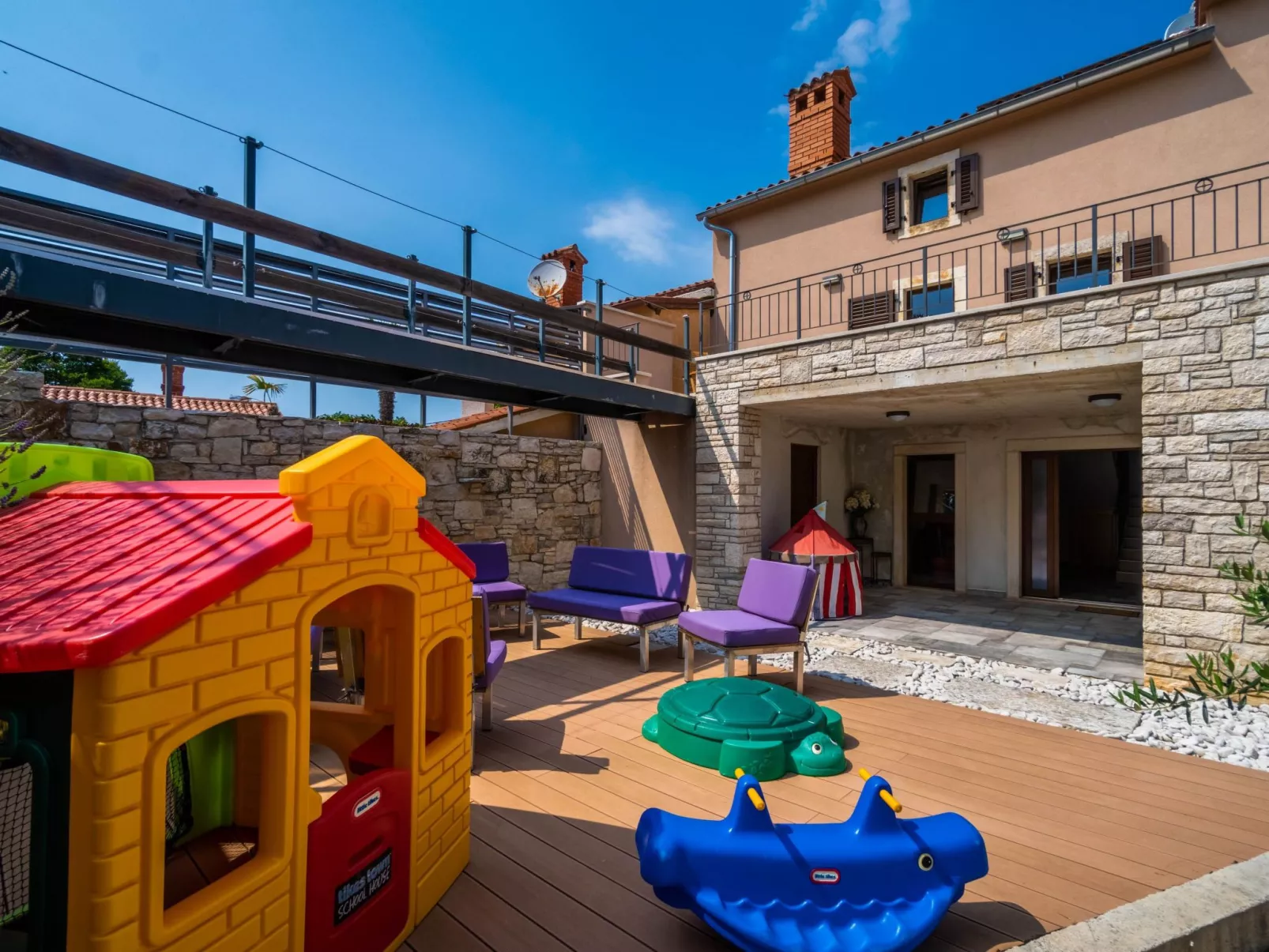 Luxuriöse Villa auf großem Privatgrundstück-Buiten