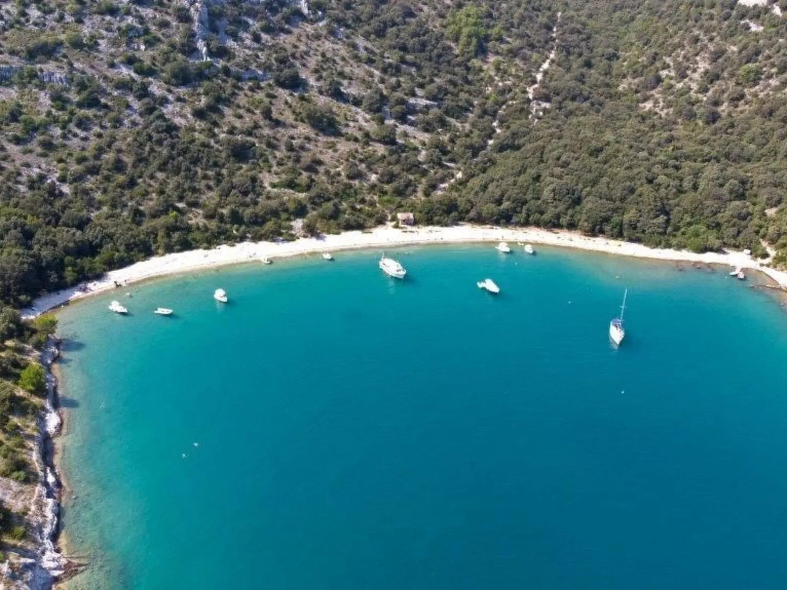 In Rakalj mit Grill, Garten und Terrasse-Buiten