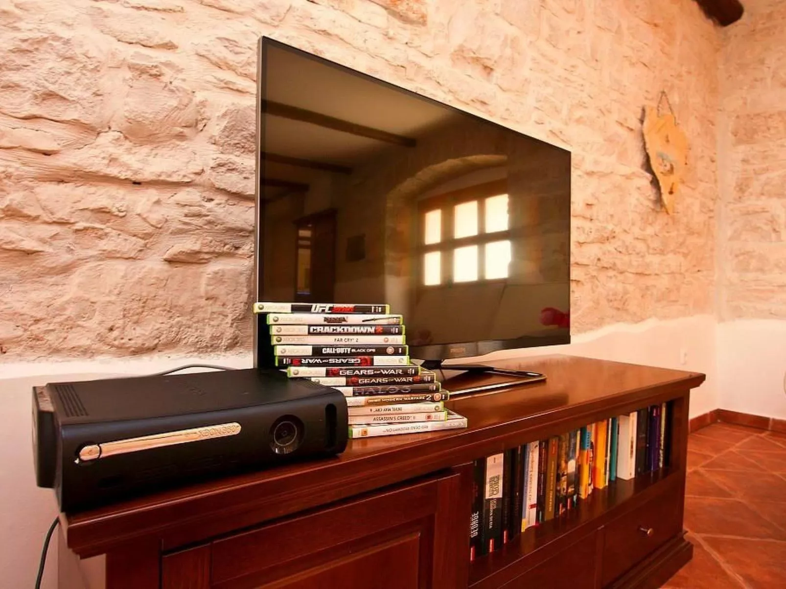 Gemütliches Ferienhaus in Peresiji mit Grill und Terrasse-Binnen