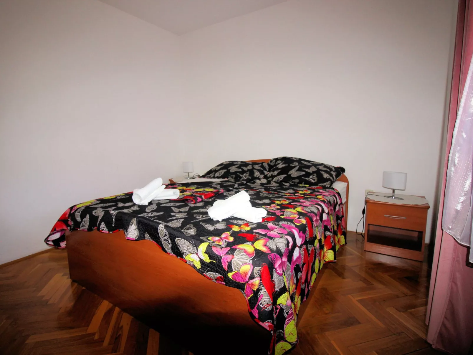 "Manda 2" mit Blick auf das Wasser-Binnen