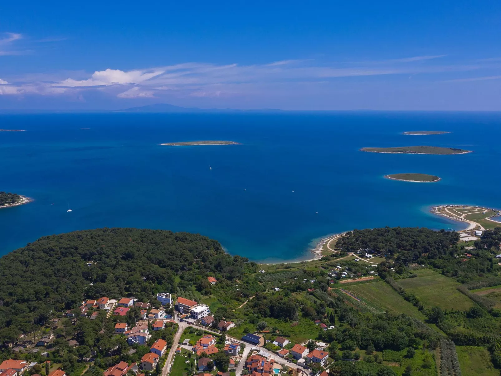 Luxusvilla Sunrise Premantur mit Pool-Buiten