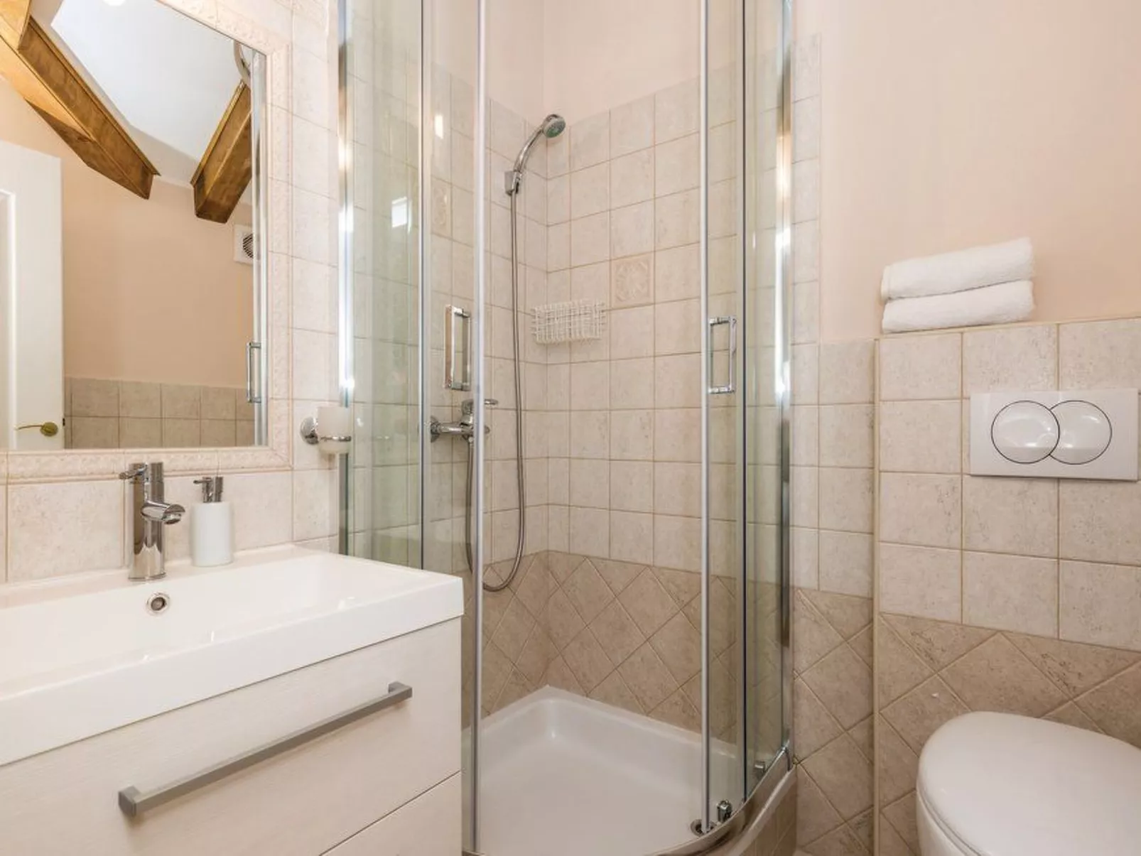 In Lovranska Draga mit großem Kamin-Binnen