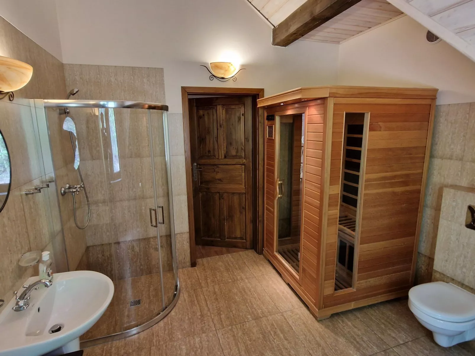 Haus mit fünf Schlafzimmern und Sauna-Binnen