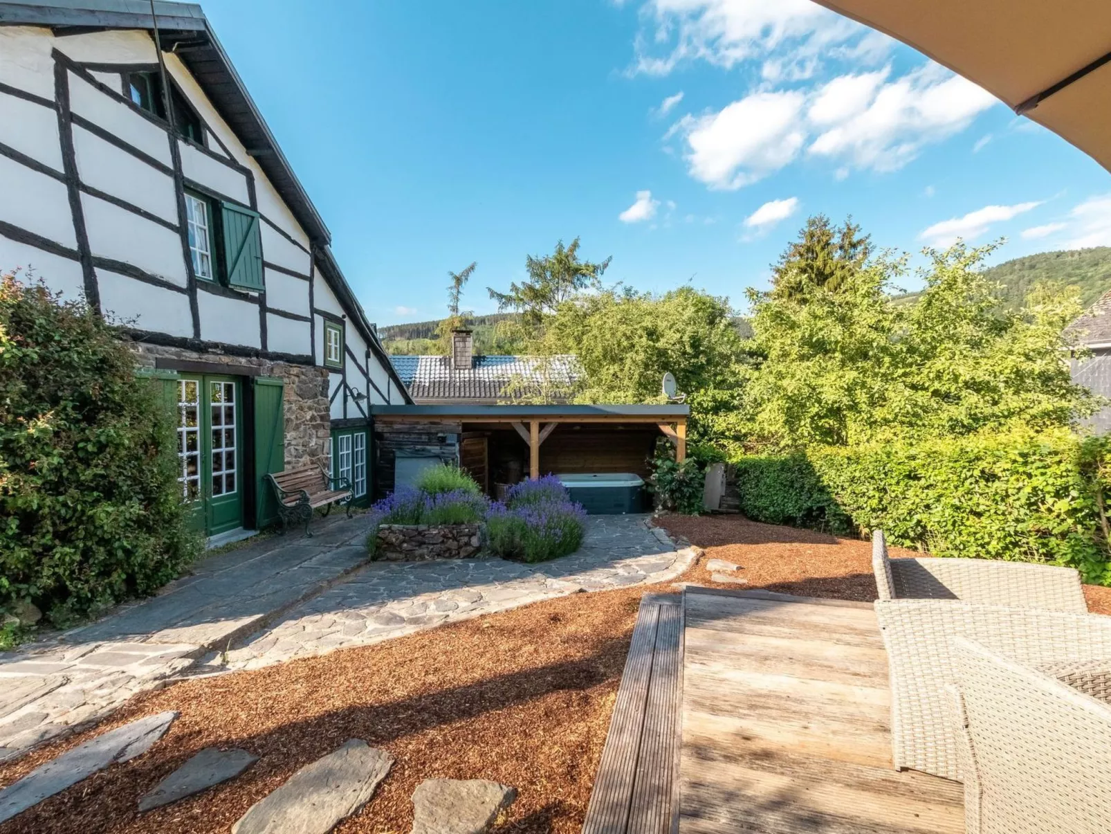 Ardenner Villa mit Jacuzzi-Buiten