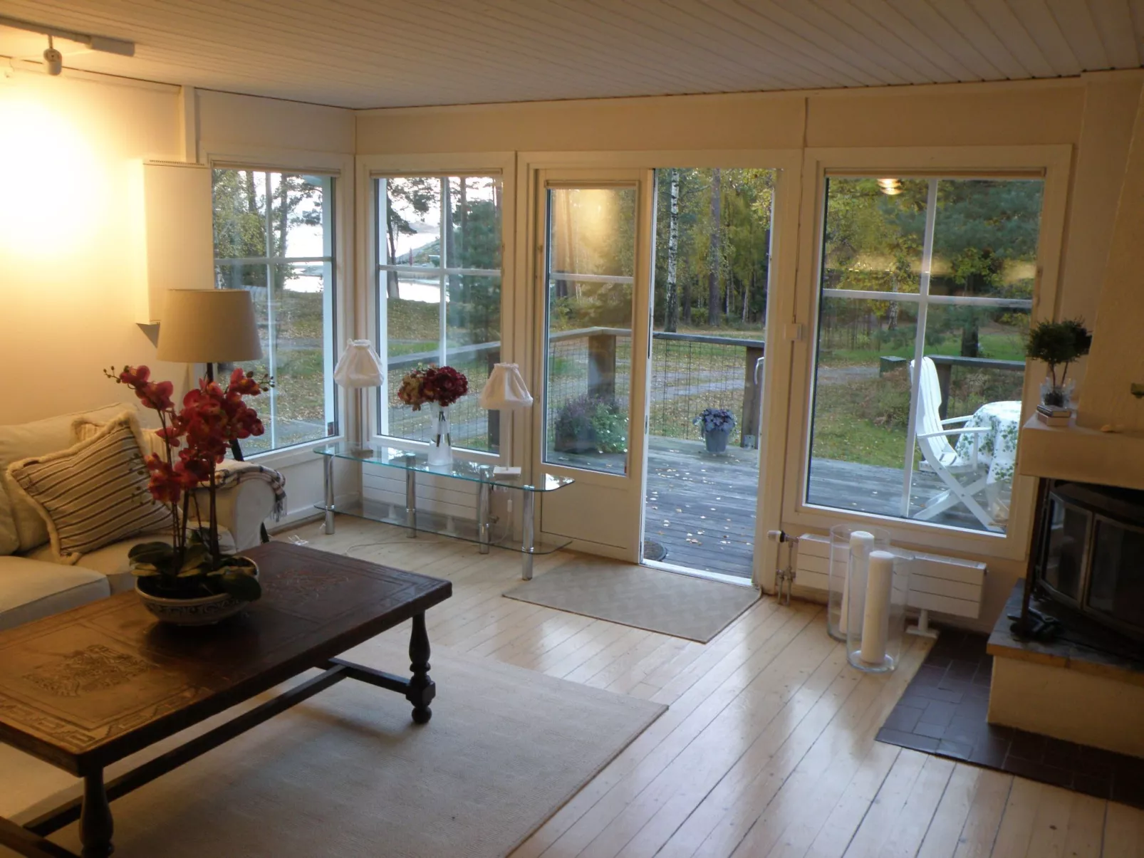 Wunderschönes Haus in einer fantastischen Natur am Meer-Binnen