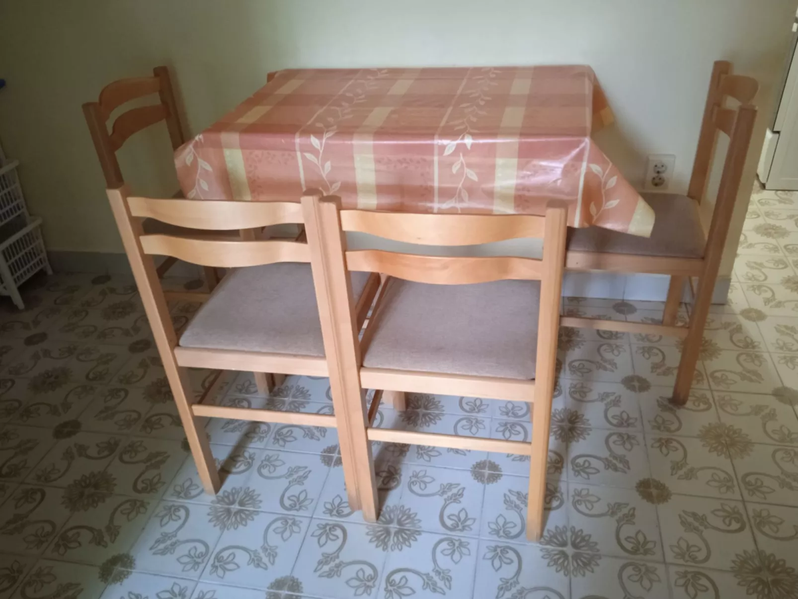 Kleines Ferienhaus in einer ruhigen Strasse-Binnen