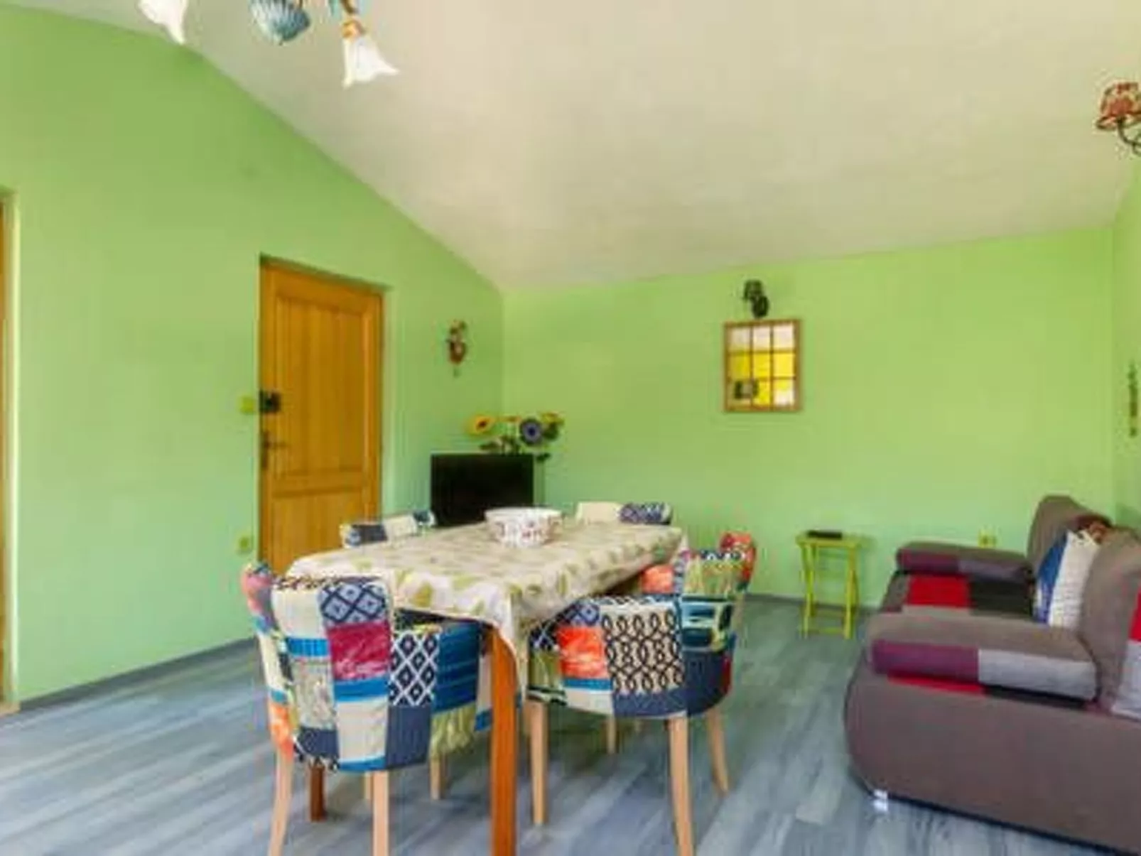 Hütte mit Garten, Grill und Terrasse-Binnen