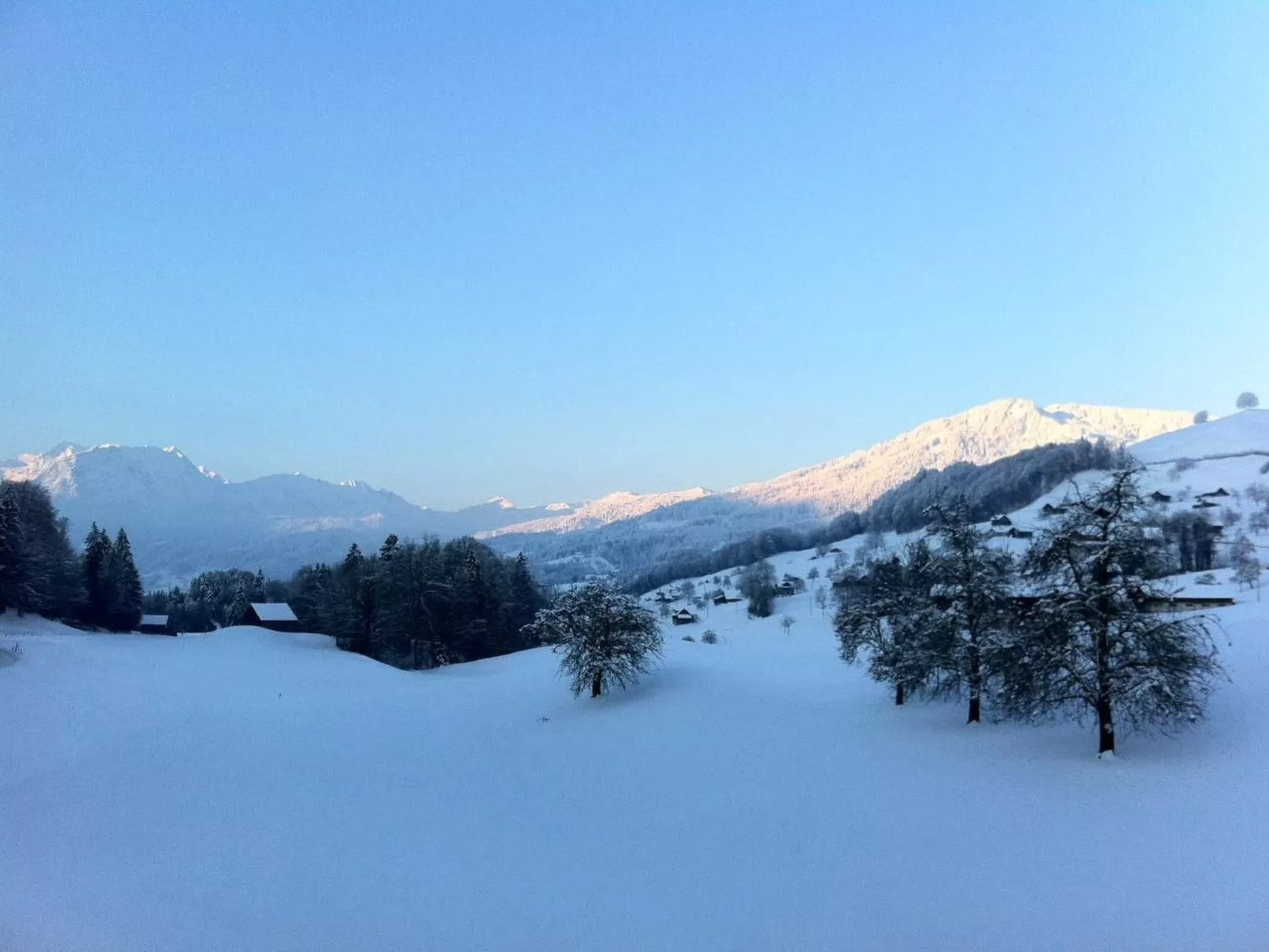 Gina's Apartment - Nähe zu See und Berge-Buiten