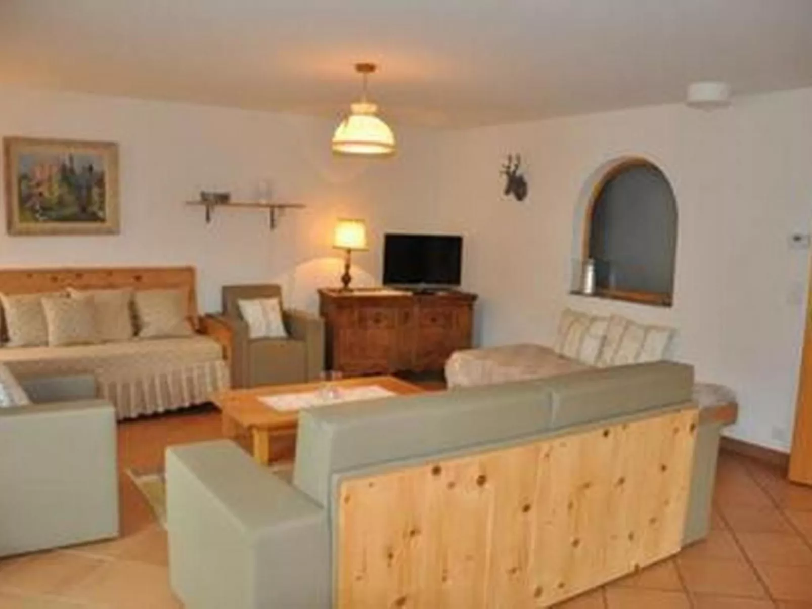 Chesa Sunasain V8-Binnen