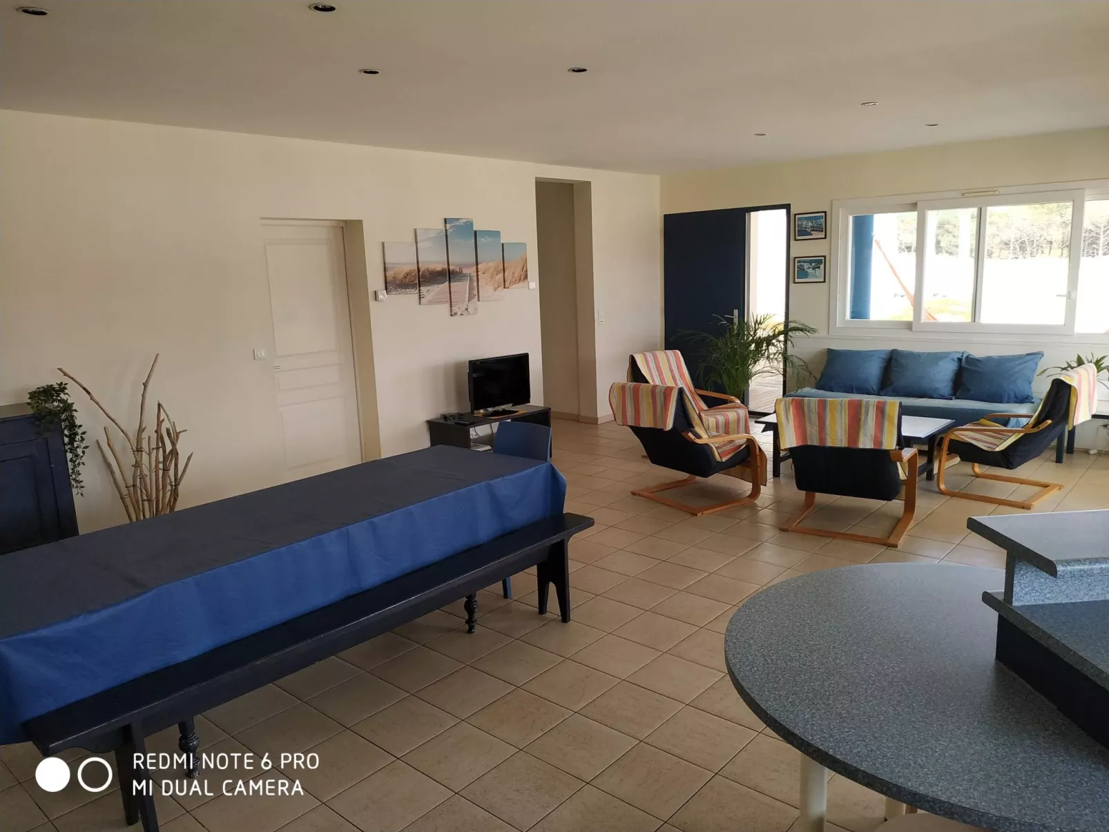 Haus am Meer, die Füße im Sand-Binnen