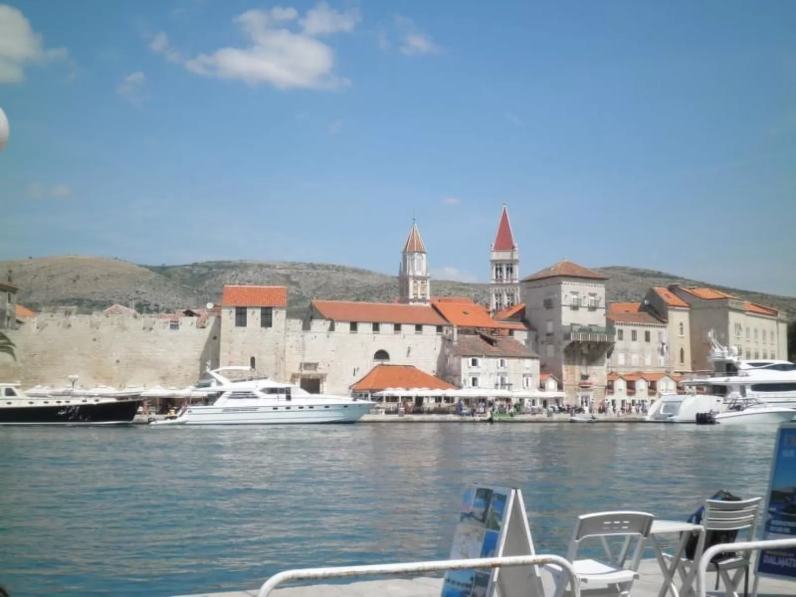 Für sechs Personen, mit einem Balkon-Binnen