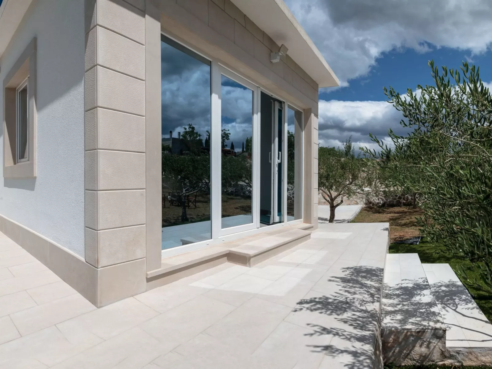 Finca mit Garten, Grill und Terrasse-Buiten