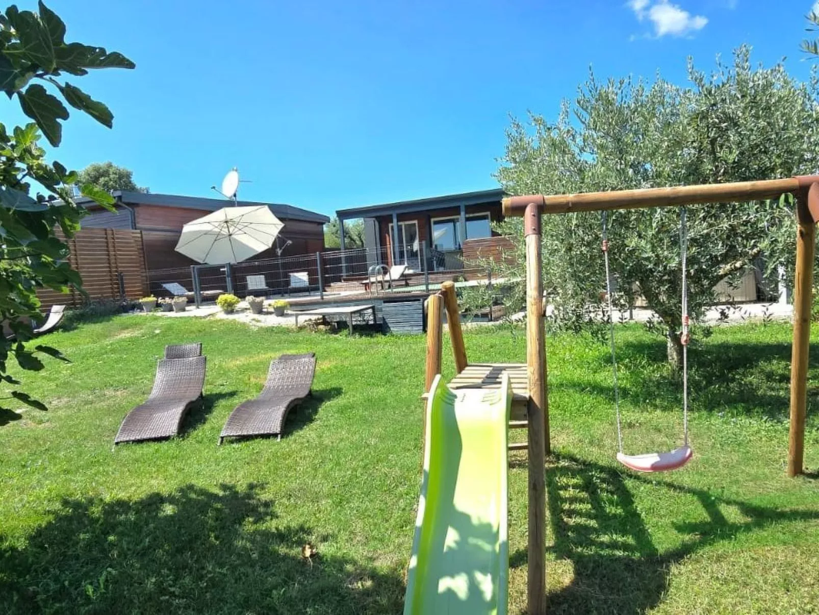 Beach House BET, romantisches Refugium im Olivenhain-Buiten