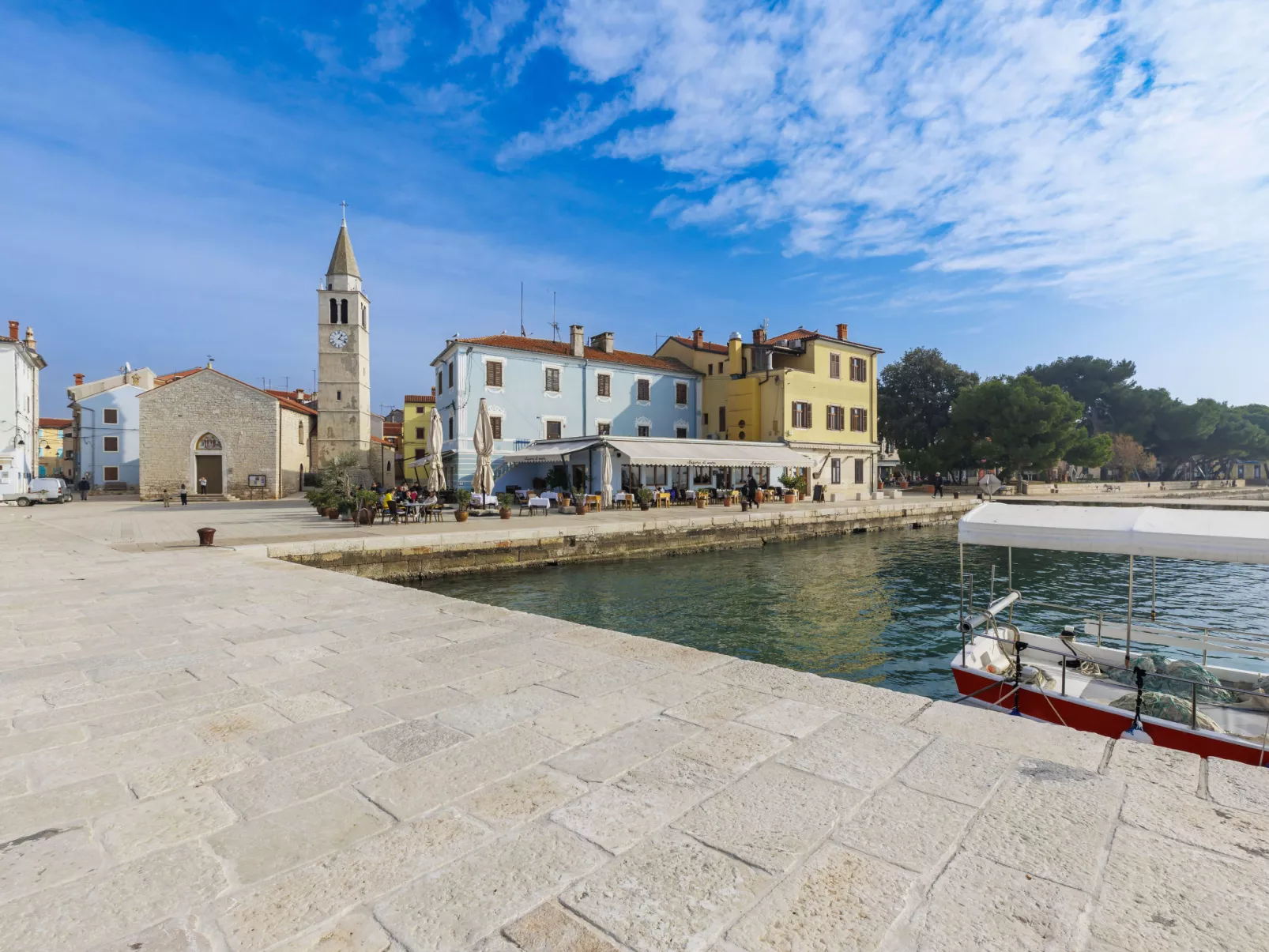 In Pula mit Grill, Terrasse und Garten-Omgeving