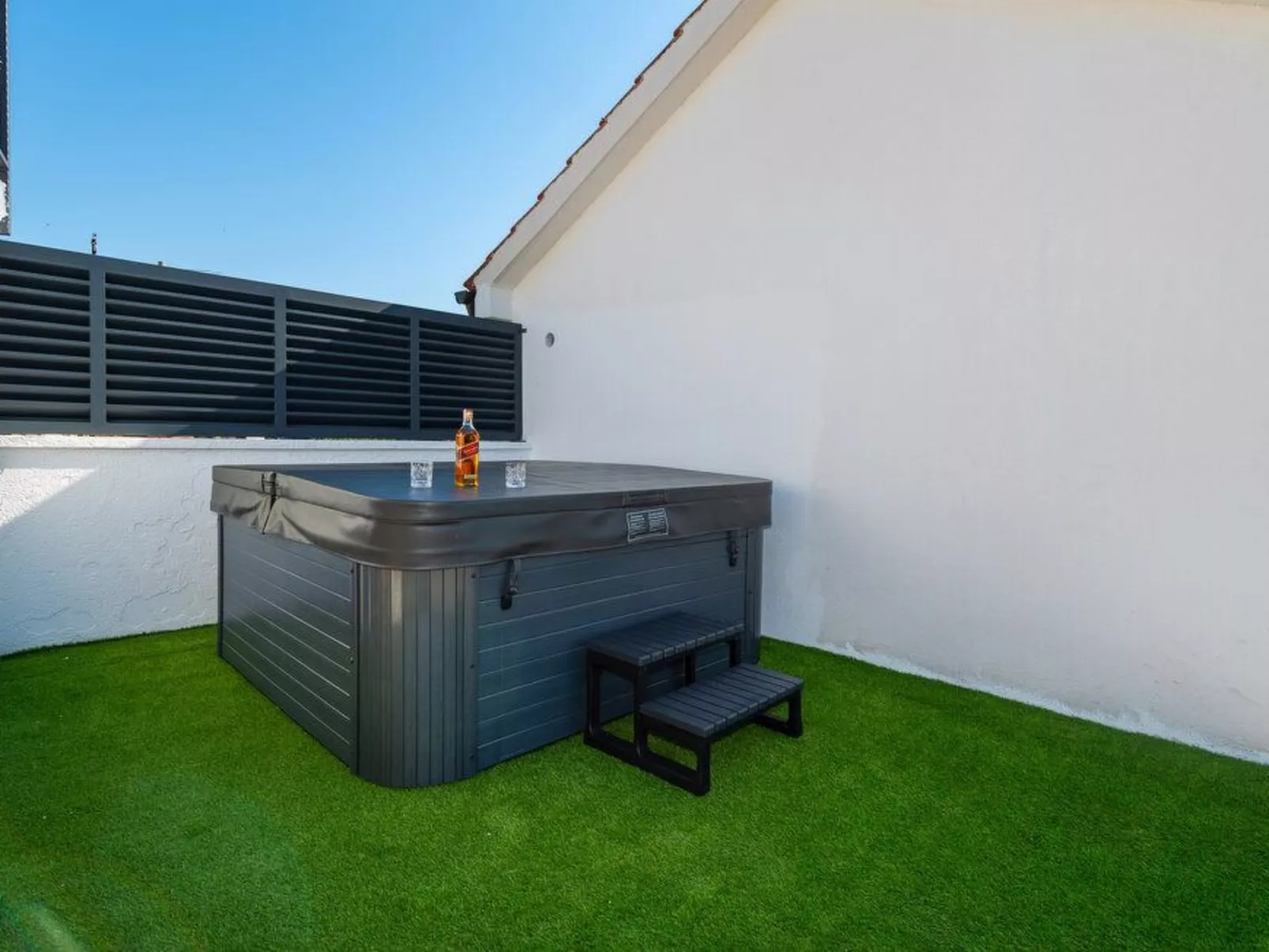 Mit Jacuzzi-TA Leut Agency-Binnen