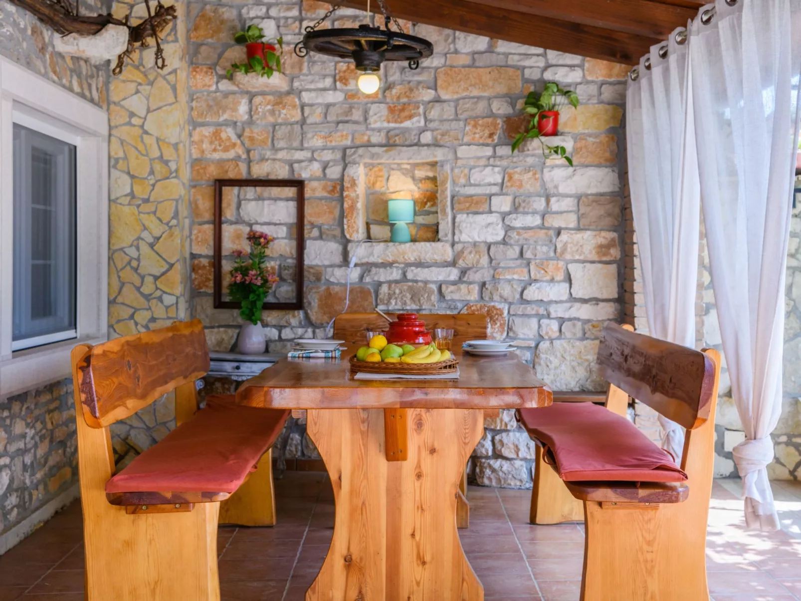 Mit Garten, Terrasse und Grill-Binnen