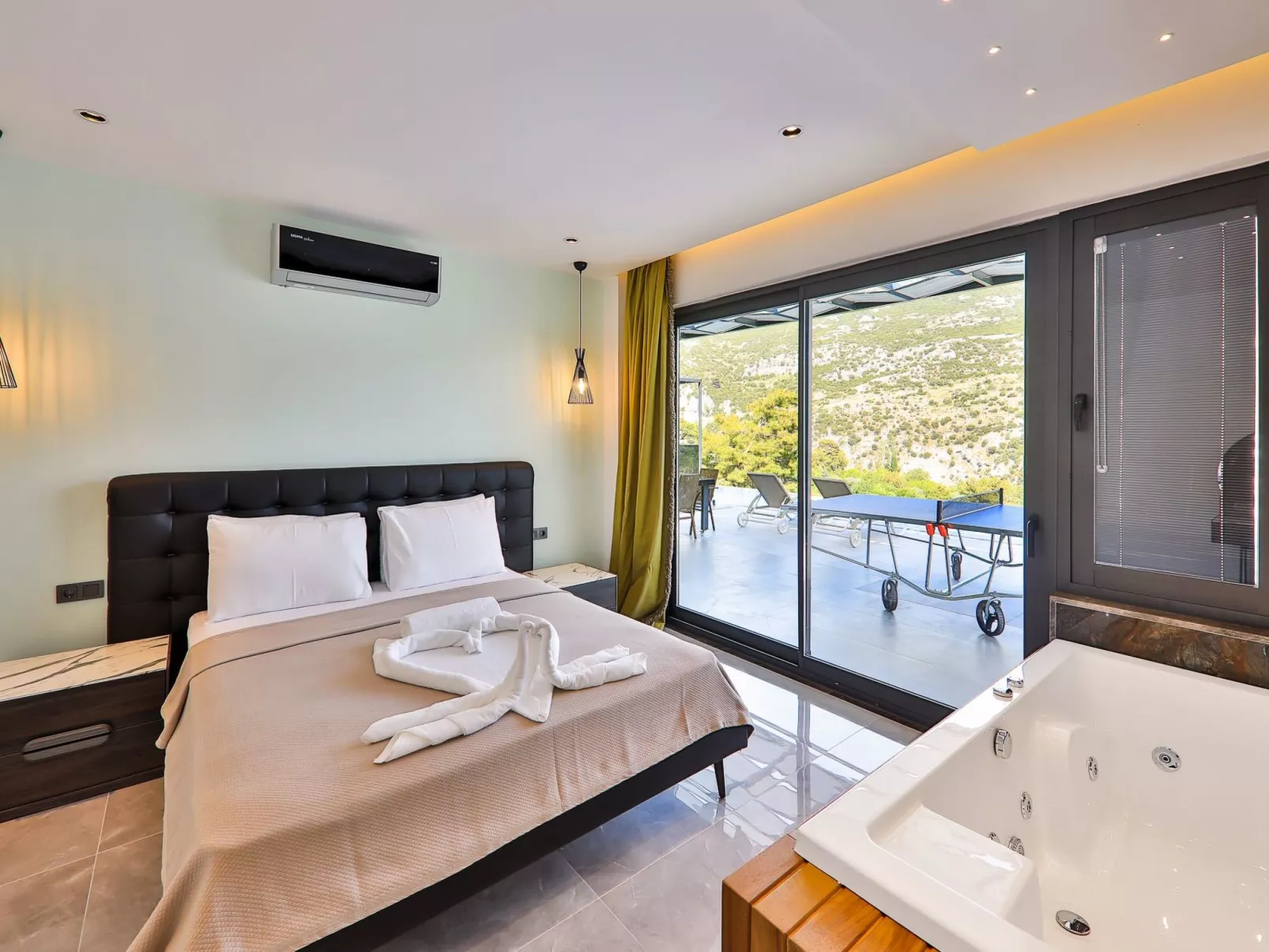 Mediterranean 2-Binnen