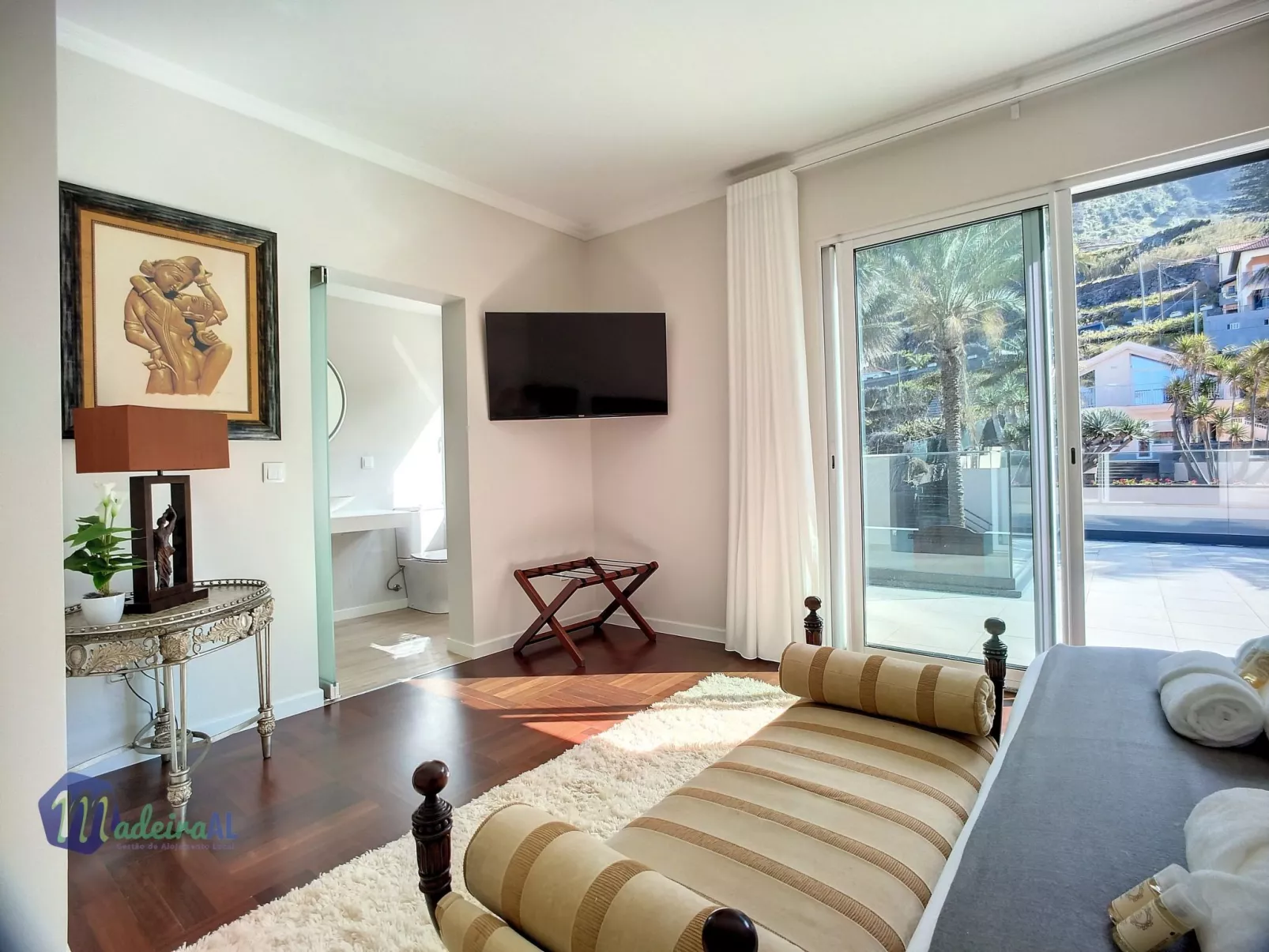 PEARLS BEACH VILLA-Binnen