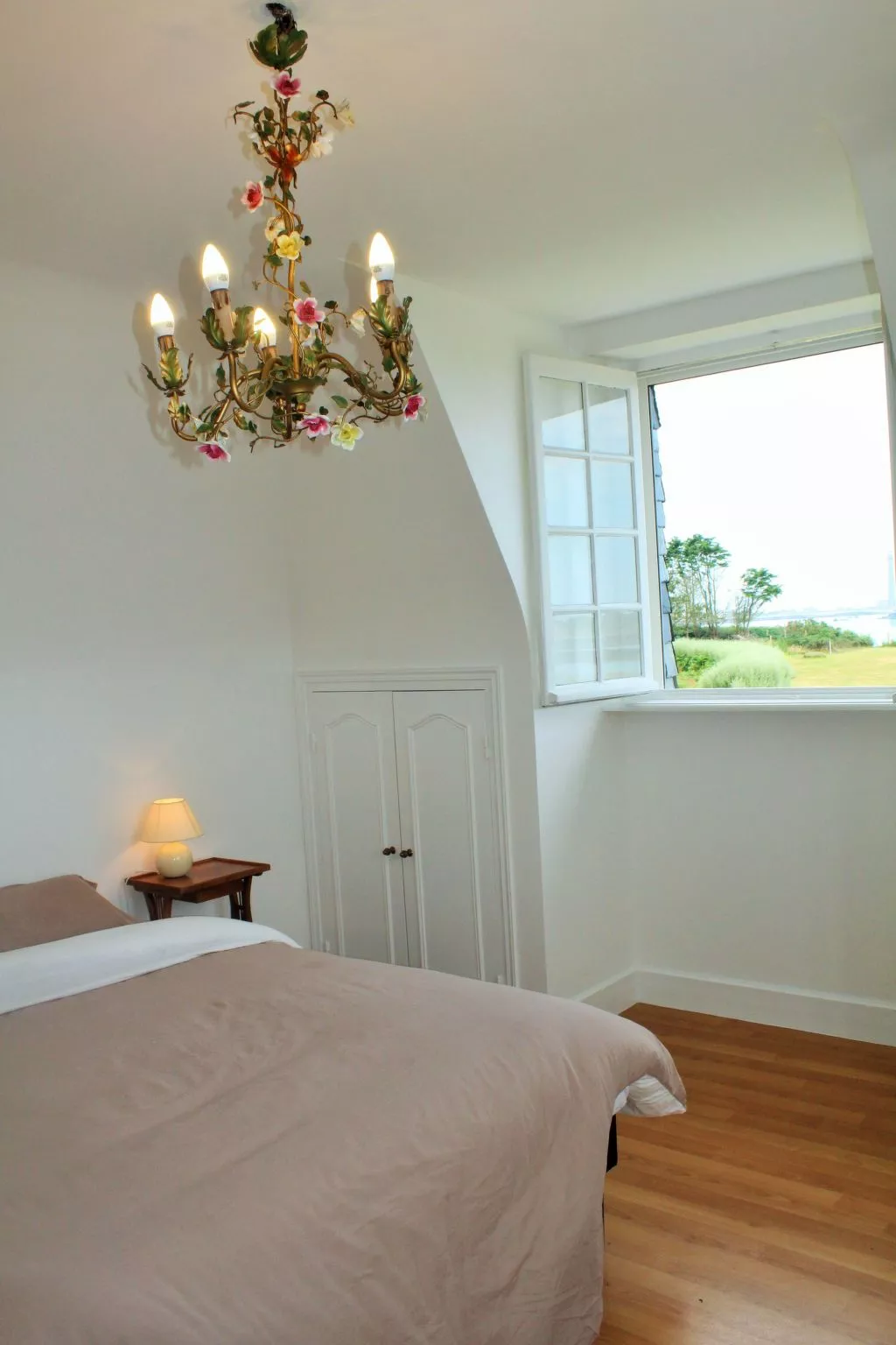 Men Toul Lilia-Binnen