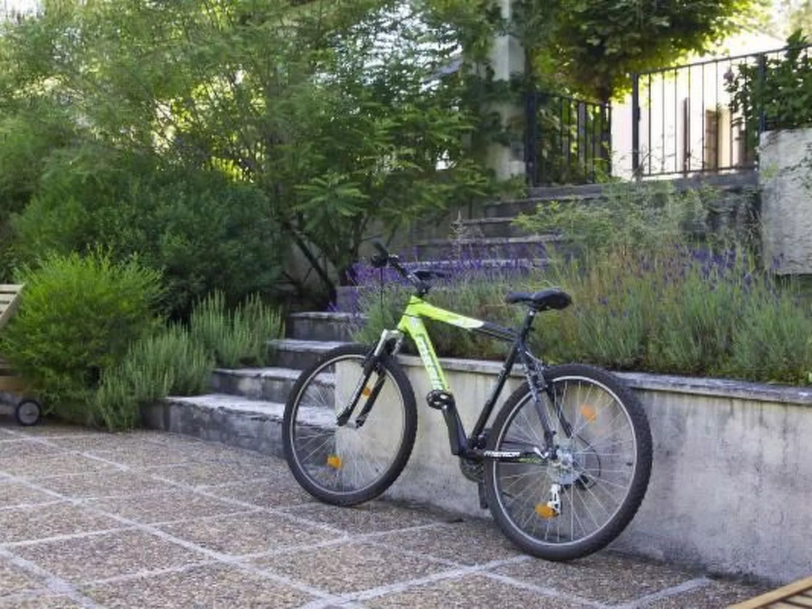 Mit Garten, Grill und Terrasse-Binnen