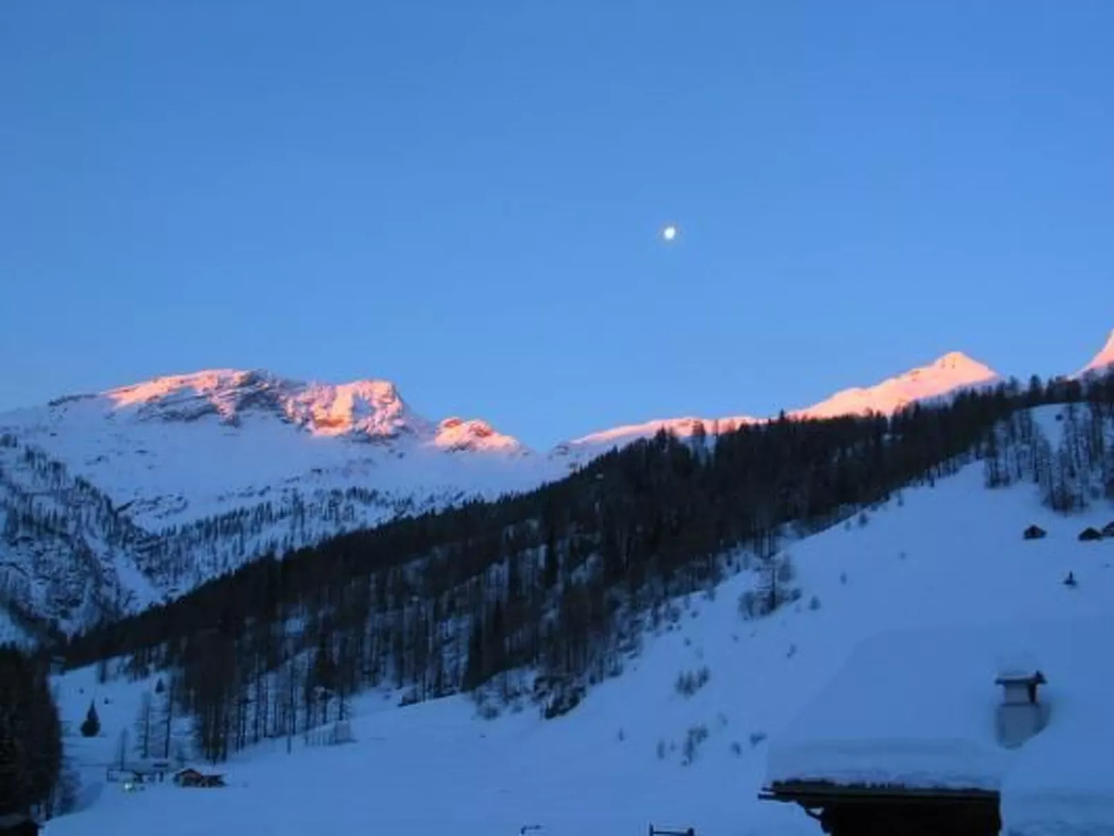 Casa Paola in Bosco Gurin-Buiten