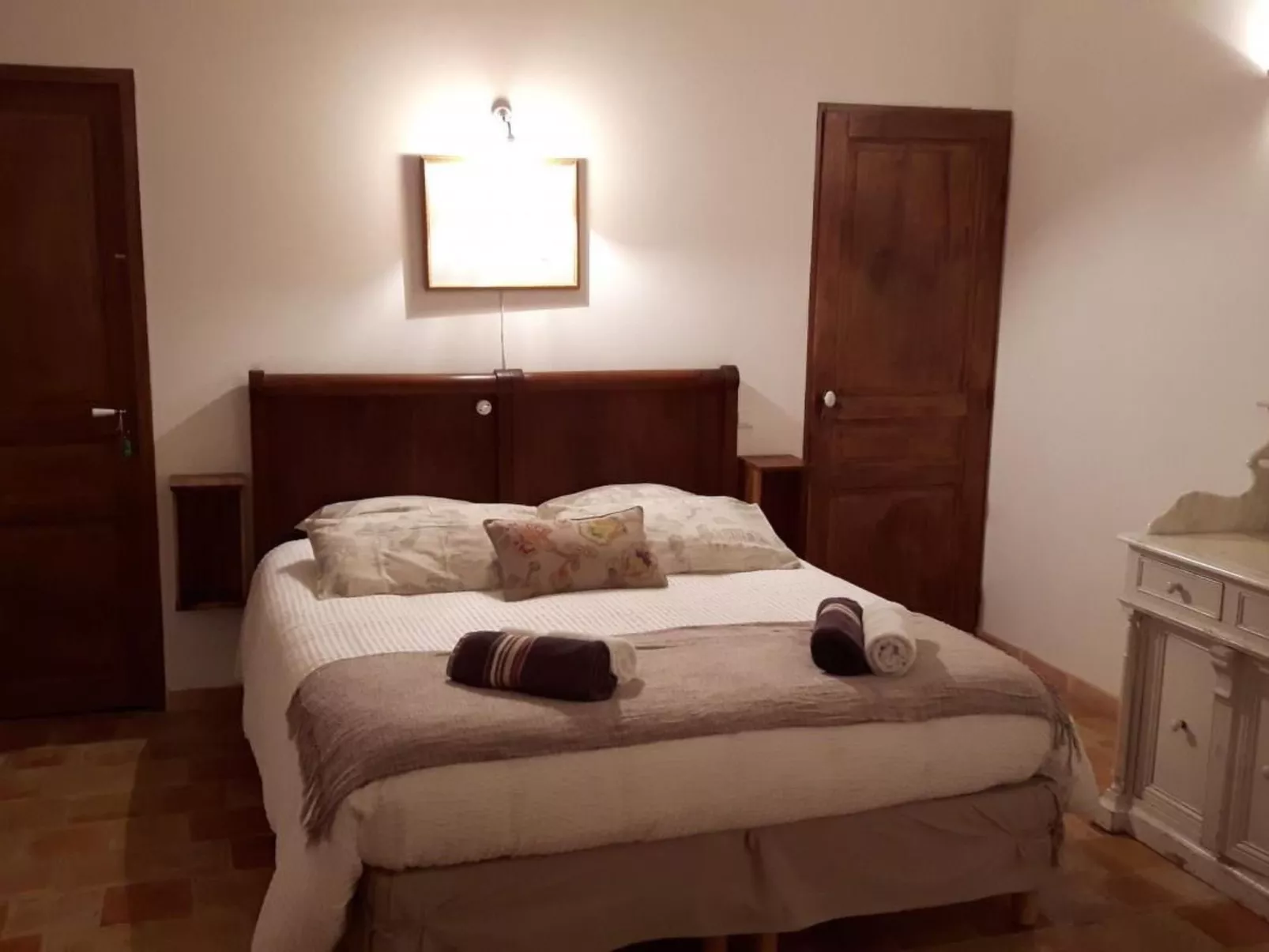 Mas de la damisello-Binnen