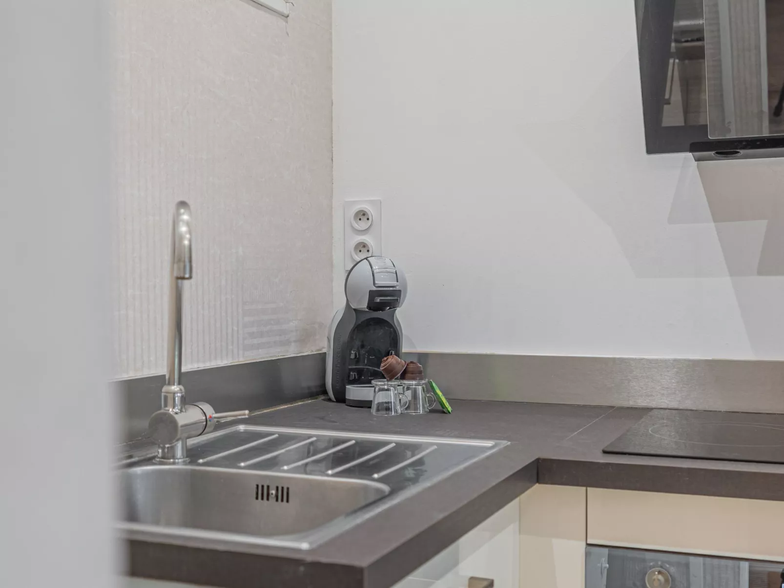 Ferienwohnung "Luxury Cinéphile"-Binnen