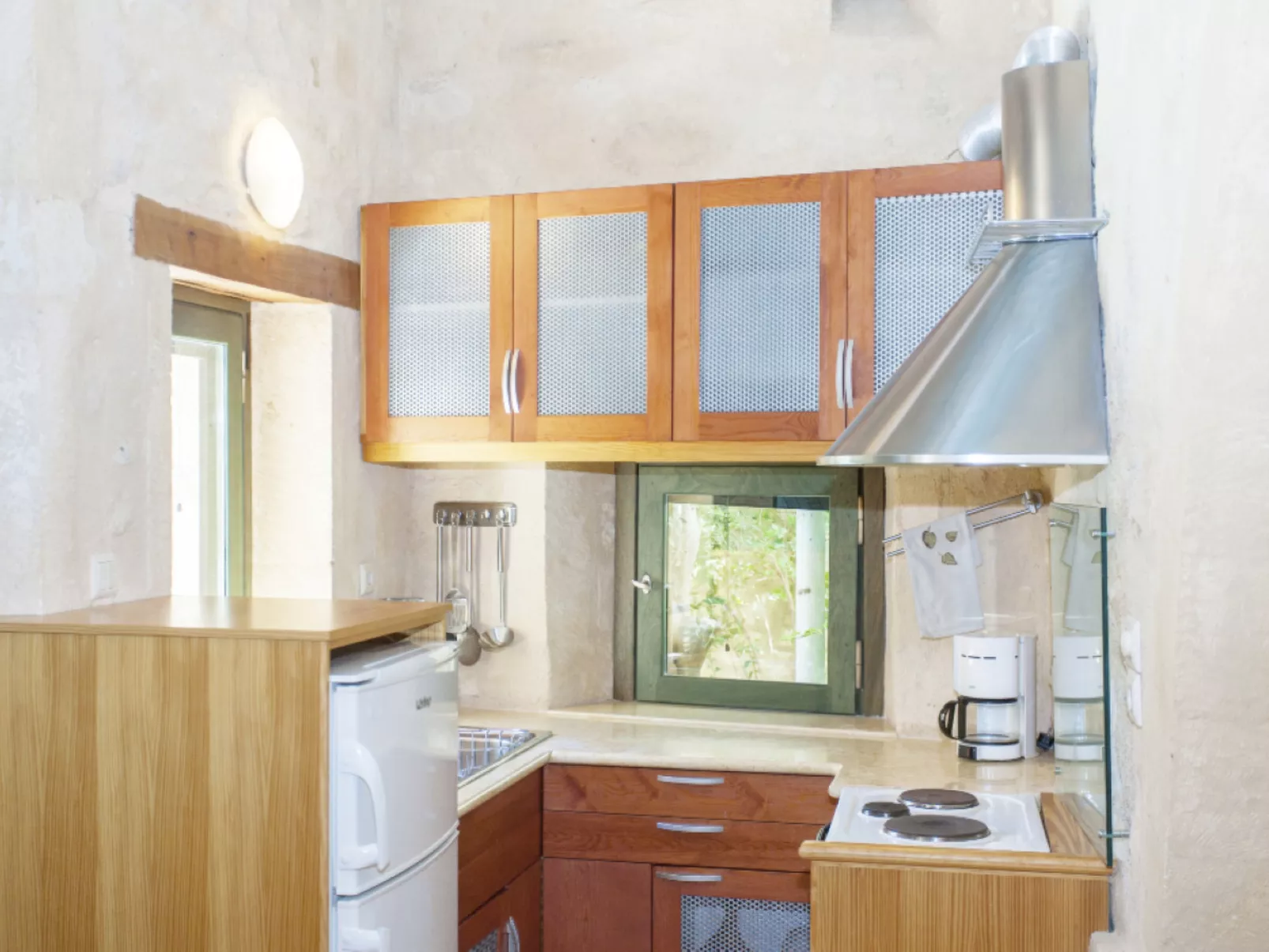 Mit privatem Pool in Roustika-Binnen