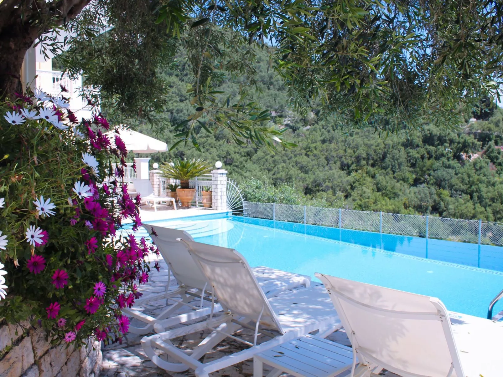Wunderschöne Villa mit Panoramablick auf das Meer-Binnen