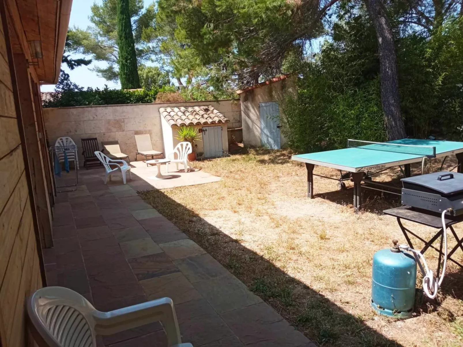 La petite maison sous les pinins-innenpool-Buiten