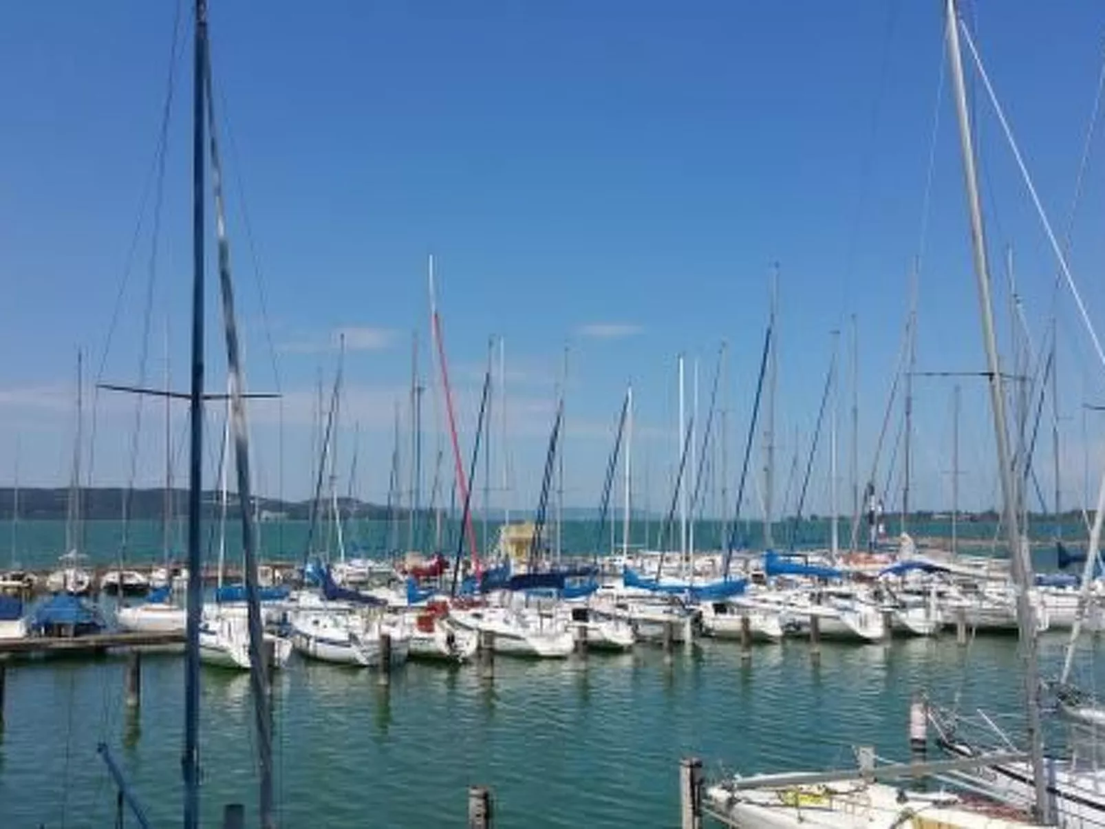 Doppelhaushälfte für sechs Personen mit Terrasse-Buiten