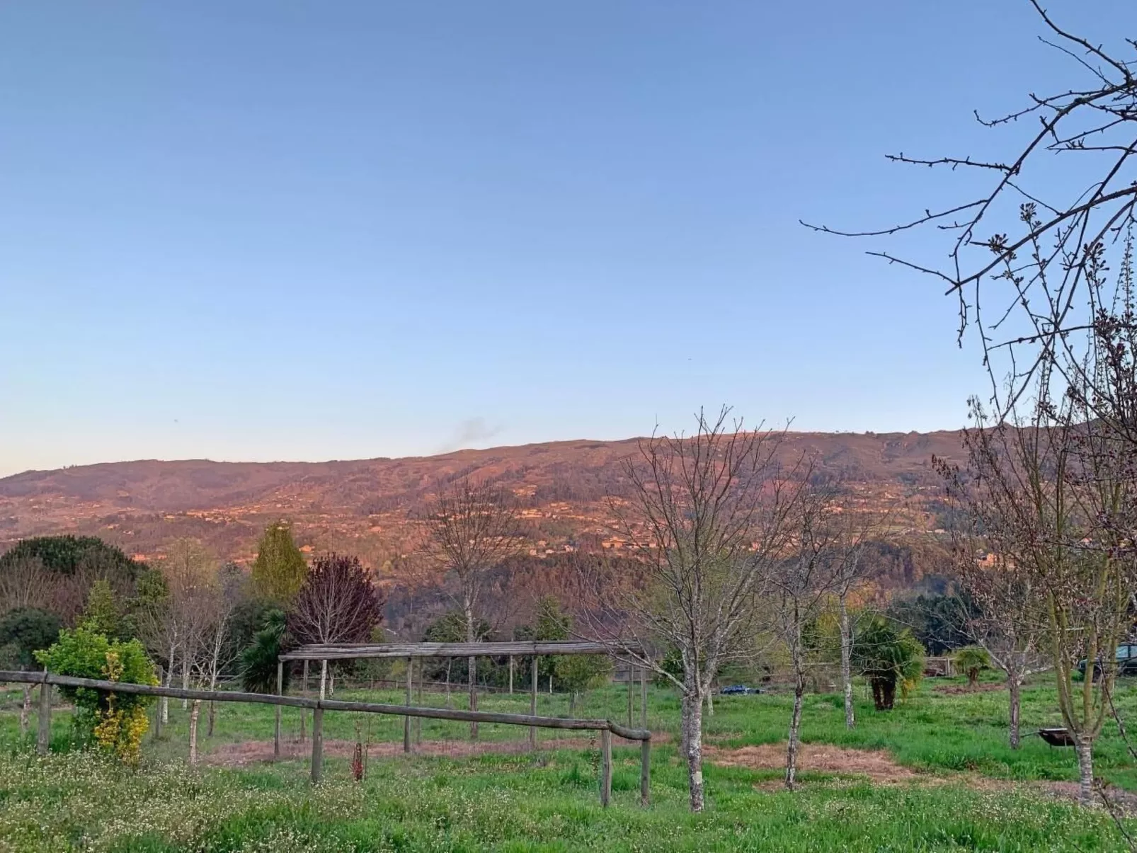 Mit Blick auf das Wasser-Buiten