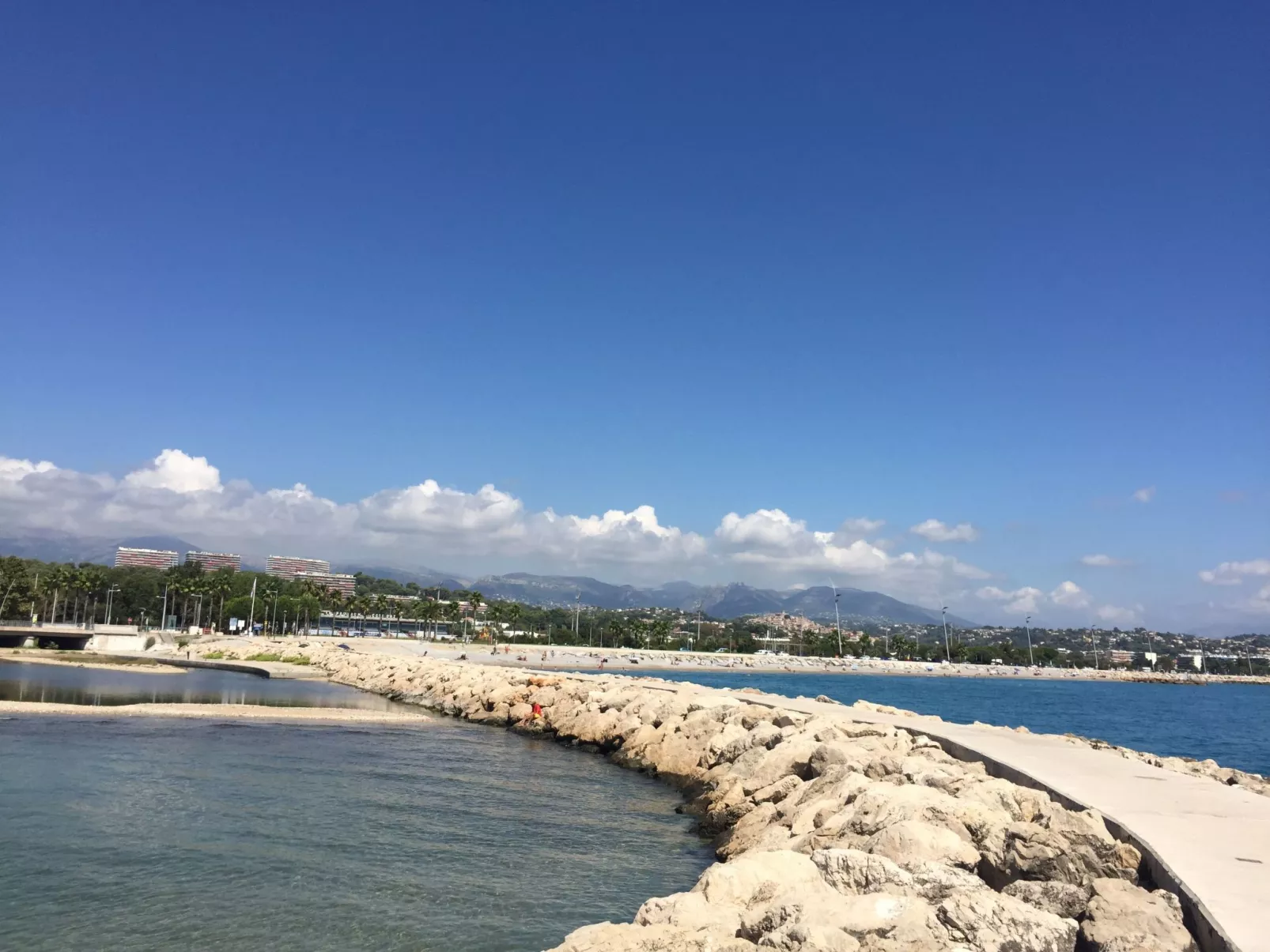 Gemütliche Wohnung, 5 Minuten vom Strand entfernt-Buiten
