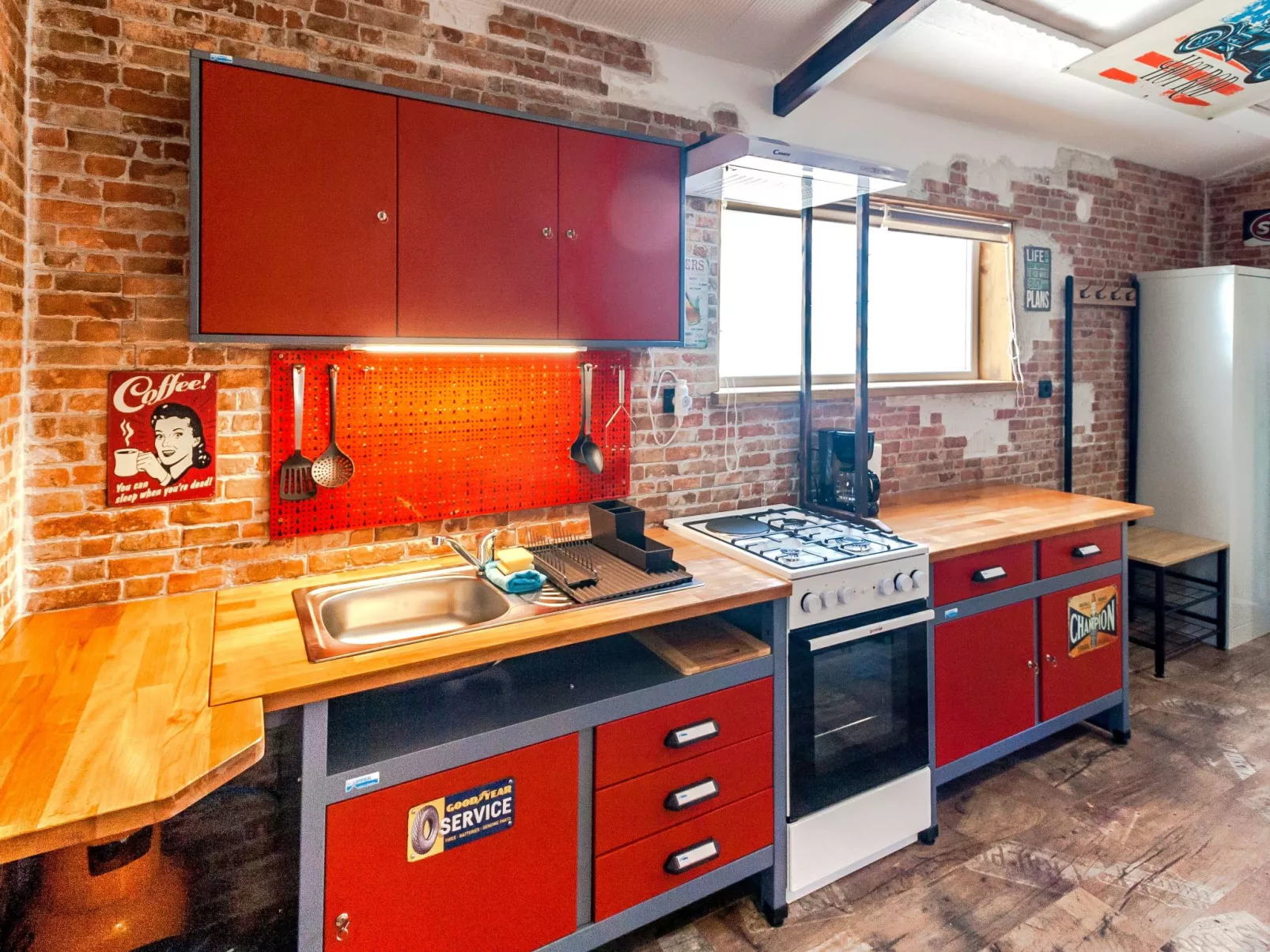 Haus im Industriestil Eni mit privatem Parkplatz-Binnen