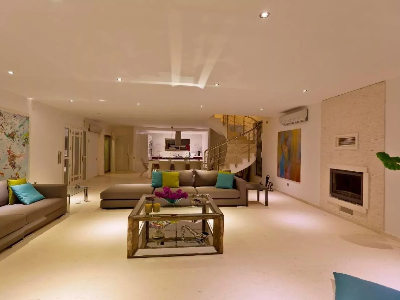 Ferienvilla mit Blick auf das Wasser-Image-tags.info