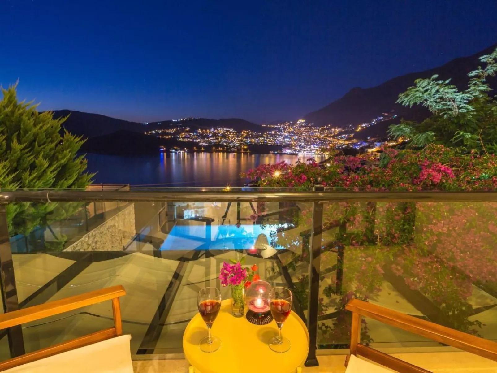 Luxuriöse Villa mit atemberaubendem Meerblick-Image-tags.info