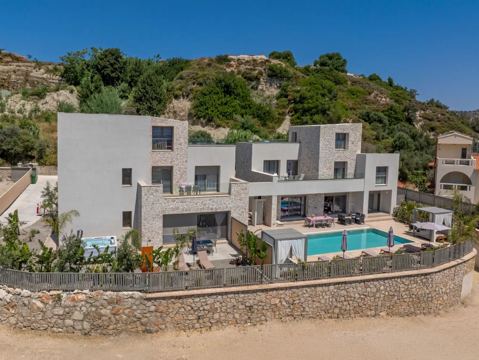 Ferienvilla "Arfna Villa B" mit privatem Pool-Image-tags.info