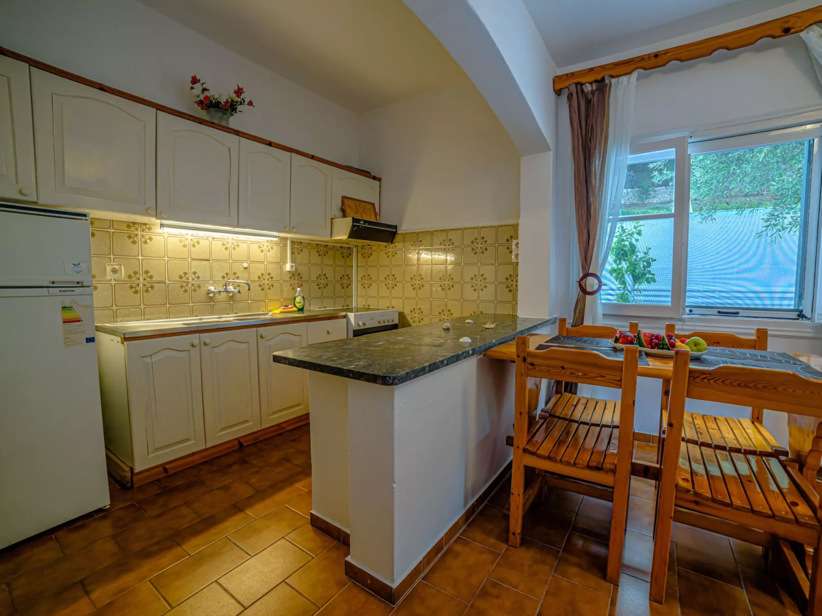 In Nisaki mit Pool-Binnen