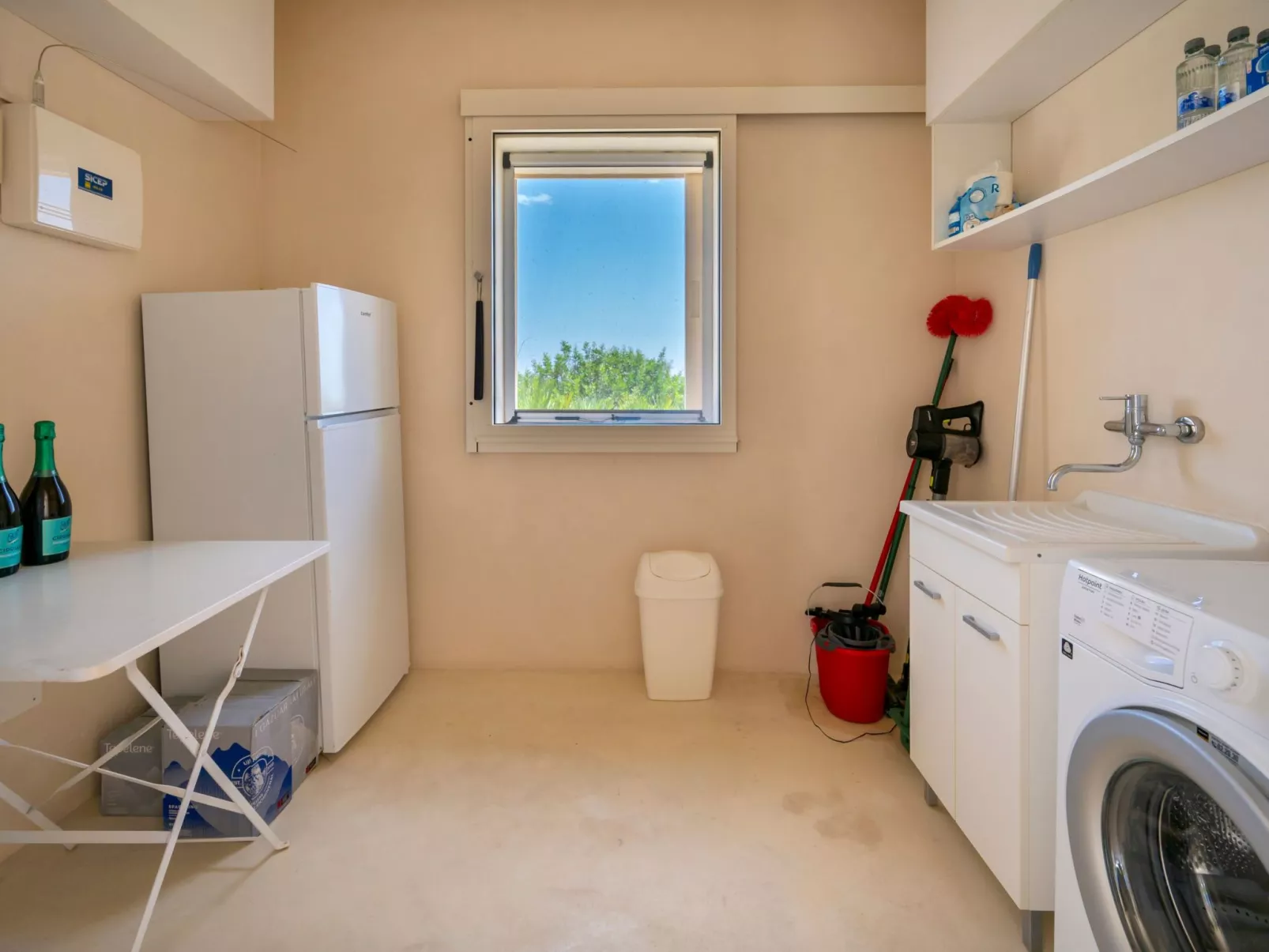 SkyDream Vendicari".-Binnen