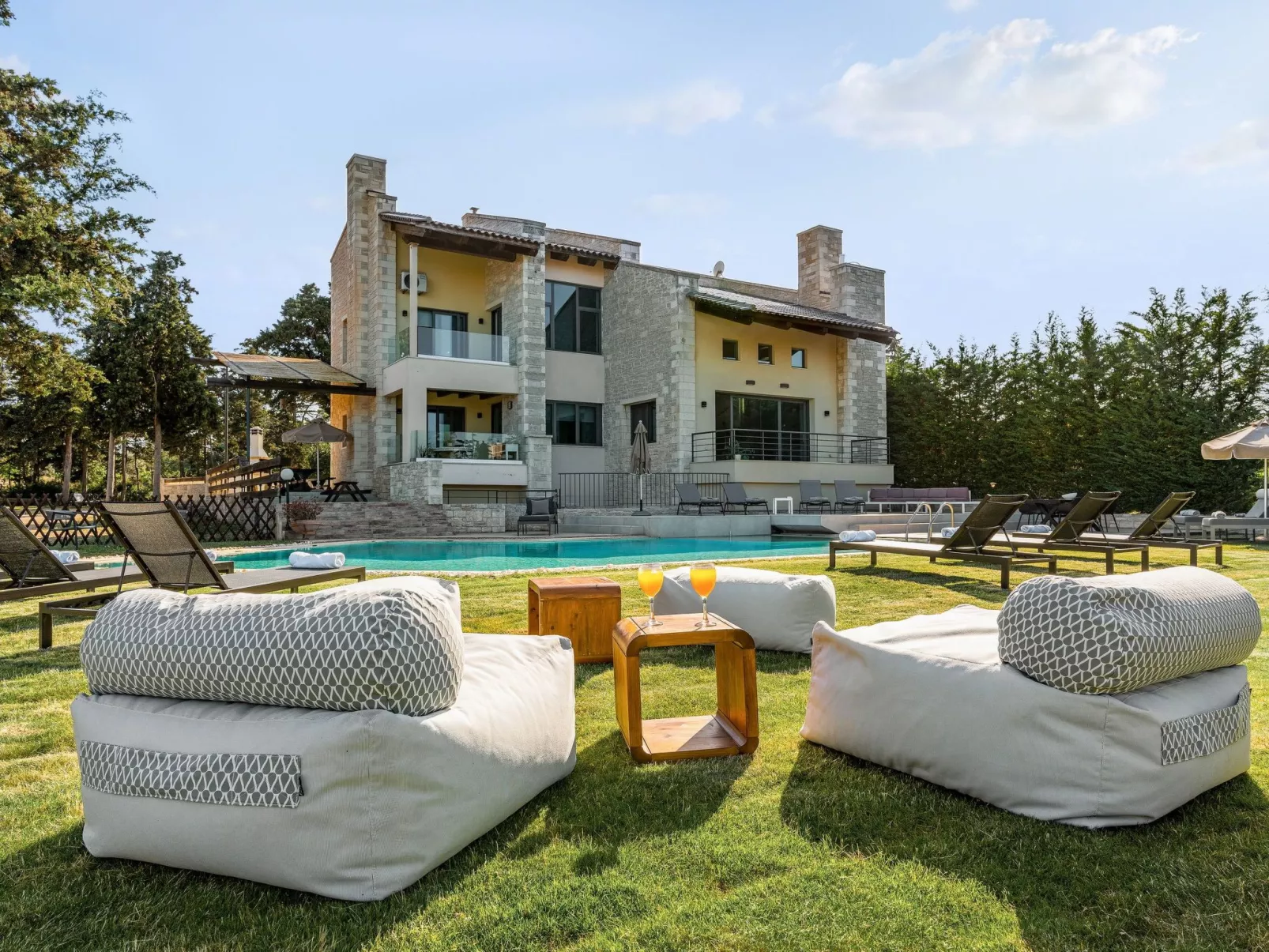 Kostenloses Frühstück, Pools, Kinderbereich, für 20 Gäste-Image-tags.info